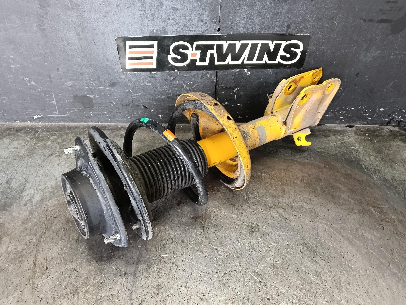 Used auto part listing image: 2016 SUBARU LEVORG RIGHT FRONT STRUT BILSTEIN, V1, 05/16-12/20
