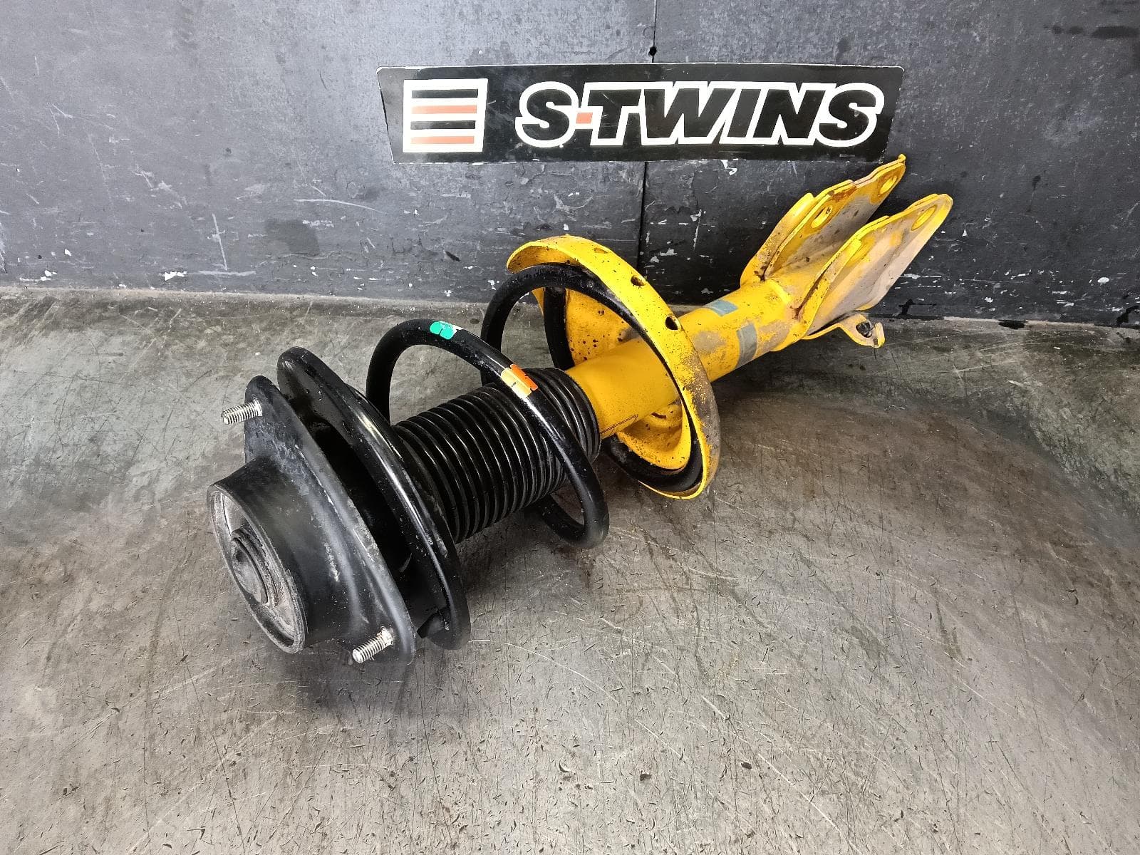 Used auto part listing image: 2016 SUBARU LEVORG LEFT FRONT STRUT BILSTEIN, V1, 05/16-12/20