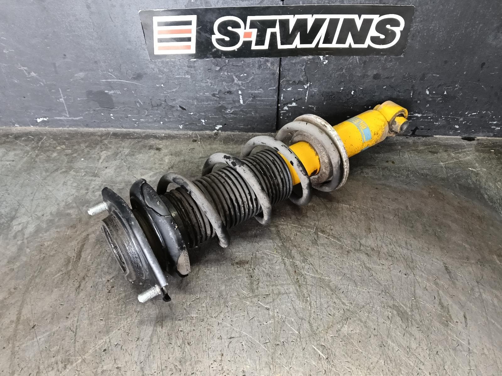Used auto part listing image: 2016 SUBARU LEVORG RIGHT REAR STRUT BILSTEIN, V1, 05/16-12/20