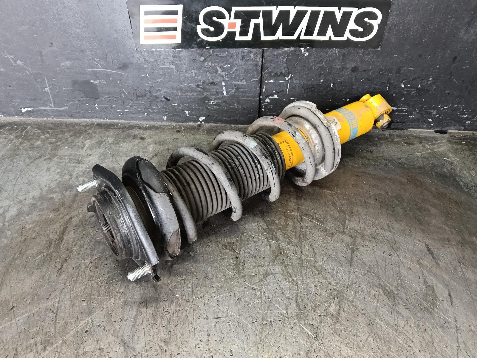 Used auto part listing image: 2016 SUBARU LEVORG LEFT REAR STRUT BILSTEIN, V1, 05/16-12/20