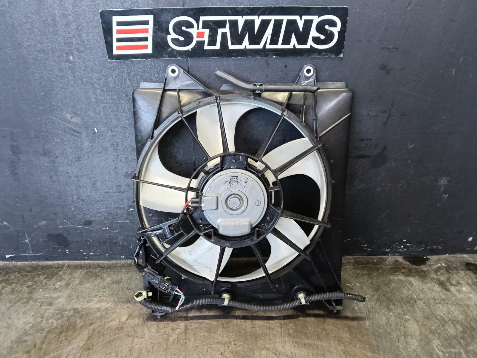 Used auto part listing image: 2017 HONDA JAZZ FAN RADIATOR FAN (RH SIDE), GK/GF, 07/14-12/20