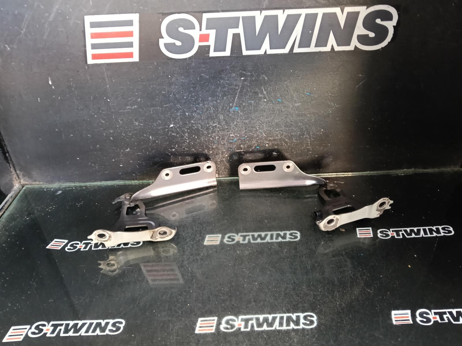 Used auto part listing image: 2017 HONDA JAZZ BONNET HINGE STRUT HINGES (PAIR), GF/GK, 07/14-12/20