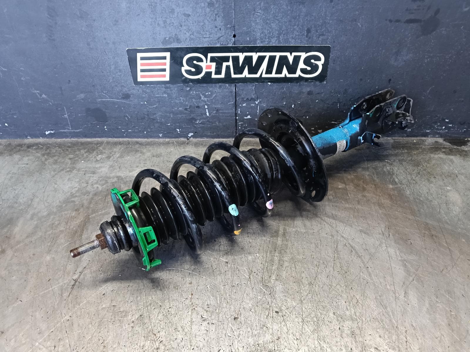 Used auto part listing image: 2017 HONDA JAZZ RIGHT FRONT STRUT GK/GF, VTi-S/VTi-L, 07/14-12/20