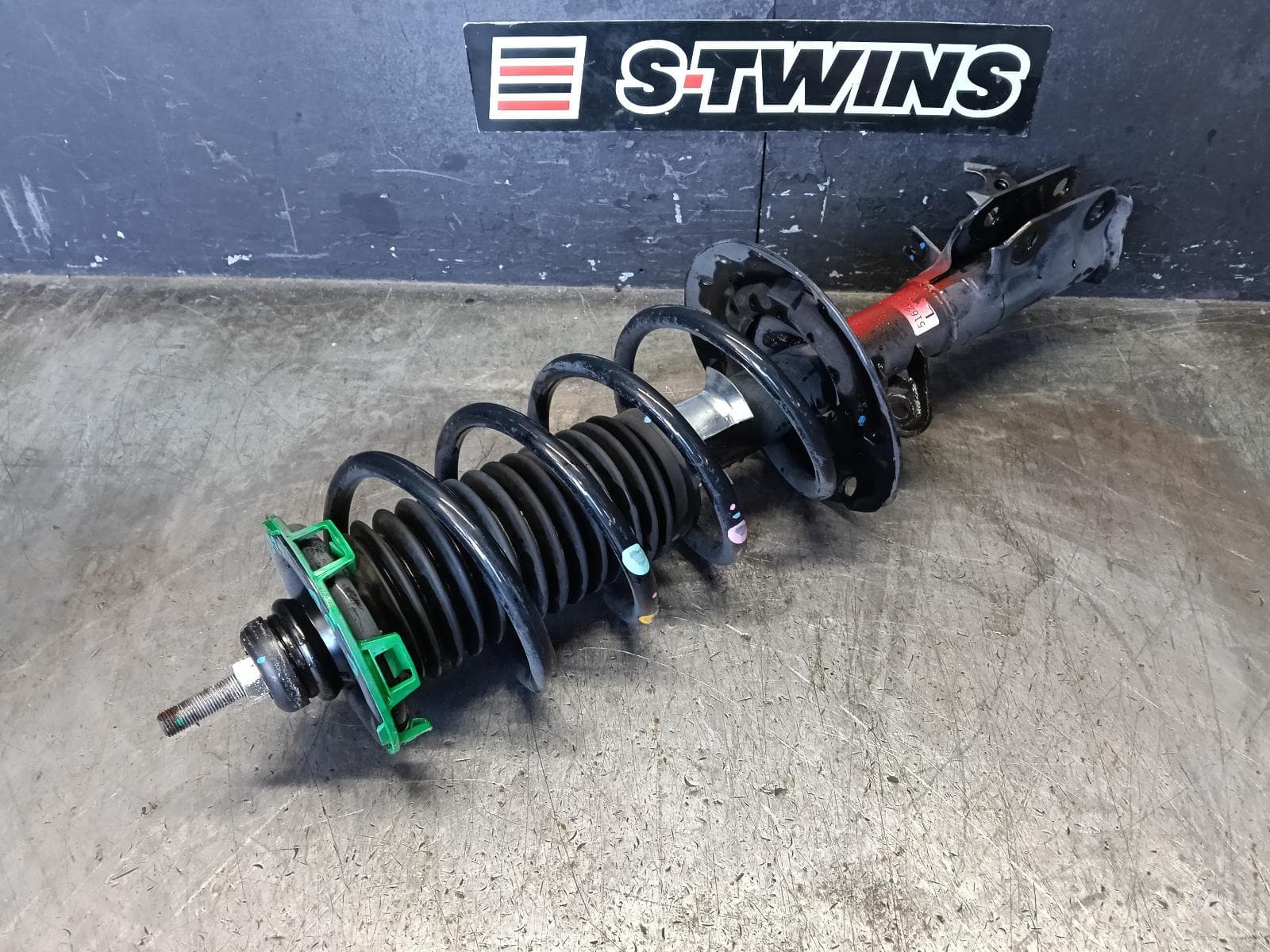 Used auto part listing image: 2017 HONDA JAZZ LEFT FRONT STRUT GK/GF, VTi-S/VTi-L, 07/14-12/20