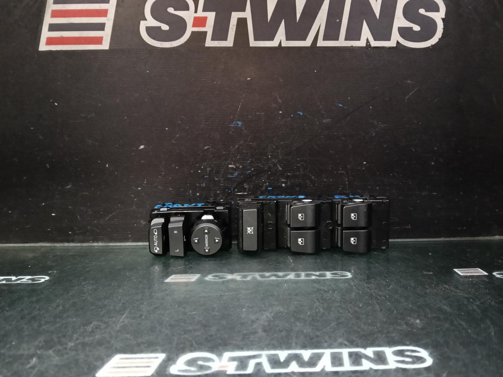 Used auto part listing image: 2022 HYUNDAI I30 PWR DR WIND SWITCH PD, RH FRONT (MASTER SWITCH), W/ AUTO TYPE (ALL WINDOWS), HATCH/FASTBACK/WAGON, 03/17