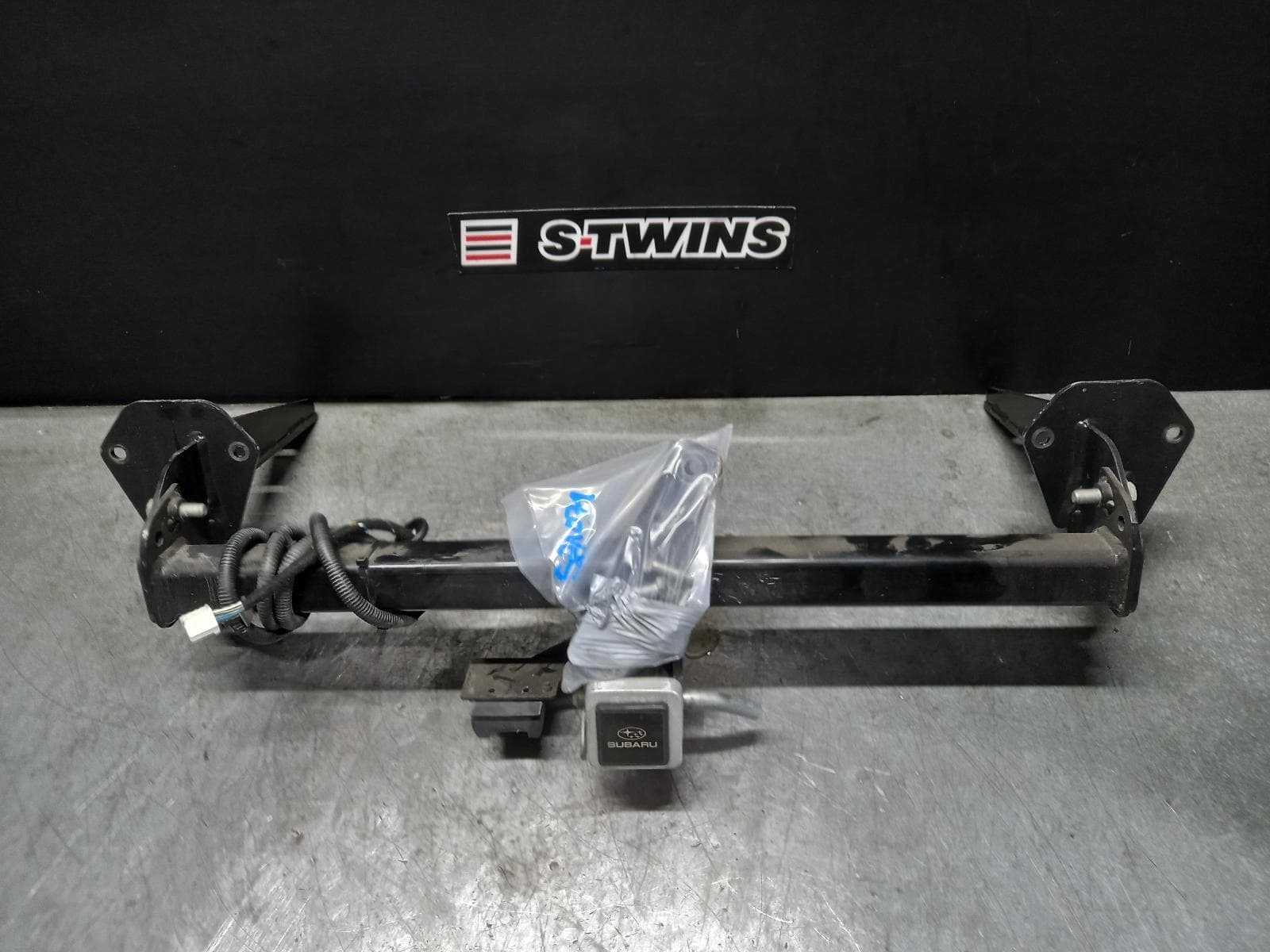 Used auto part listing image: 2016 SUBARU LEVORG TOWBAR V1, GENUINE, 05/16-12/20 0000376000