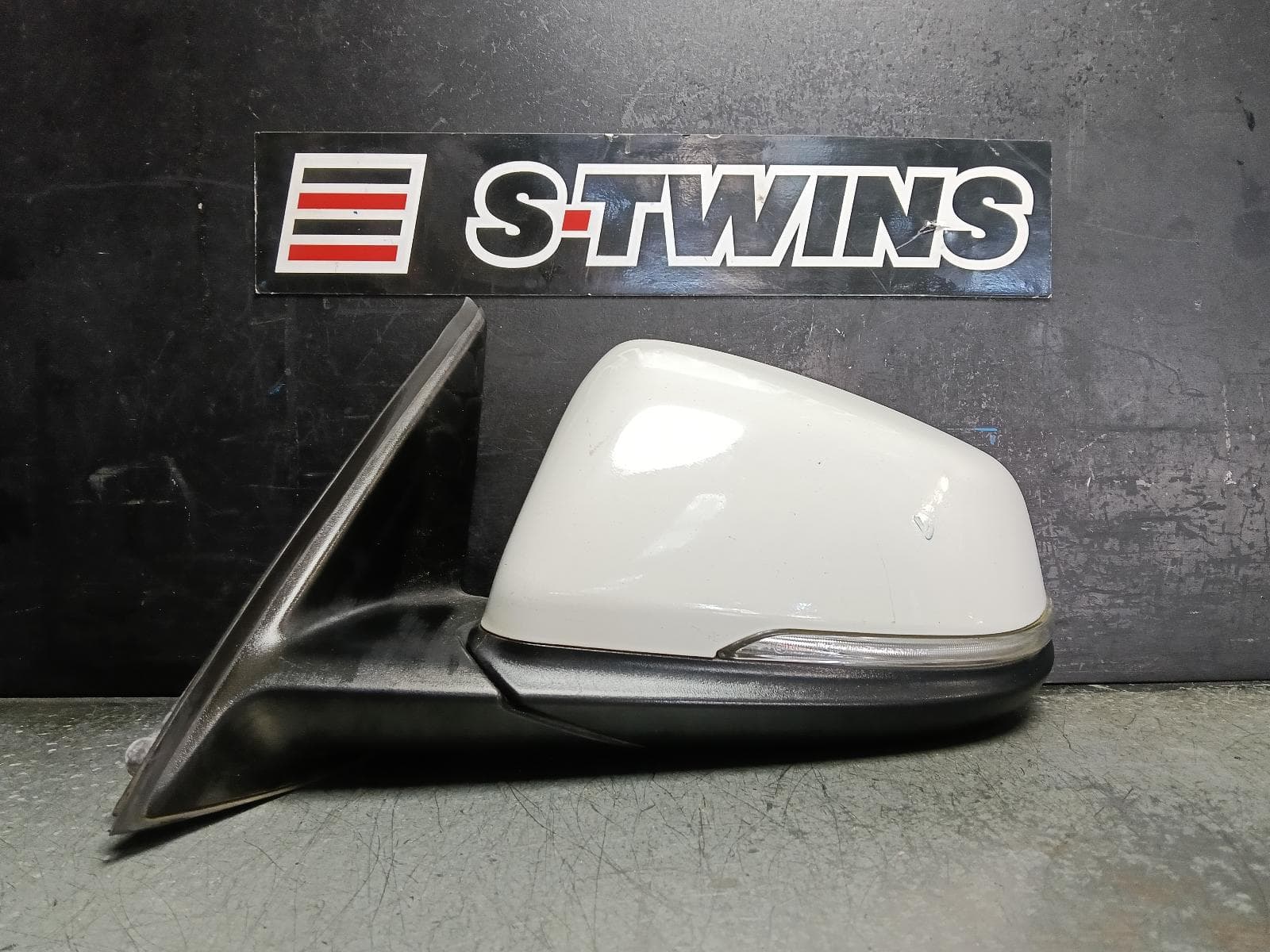 Used auto part listing image: 2016 BMW X1 LEFT DOOR MIRROR F48, POWER FOLDING, NON M-SPORT TYPE, 08/15-06/19 0000421886