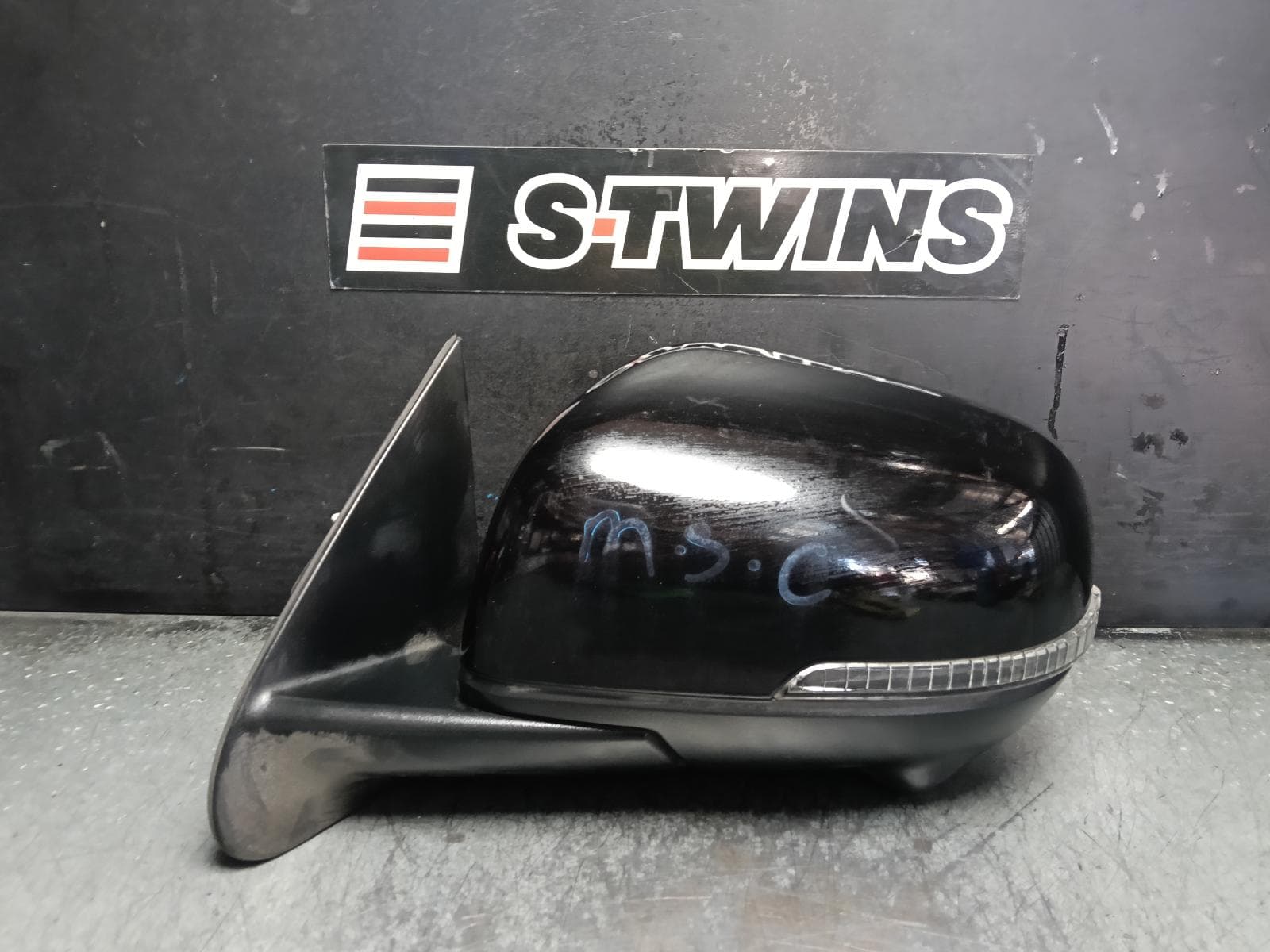 Used auto part listing image: 2021 GREAT WALL CANNON UTE LEFT DOOR MIRROR NPW, W/ POWER FOLD, CAMERA TYPE, COLOUR CODED, 09/20-10/24 0000421866