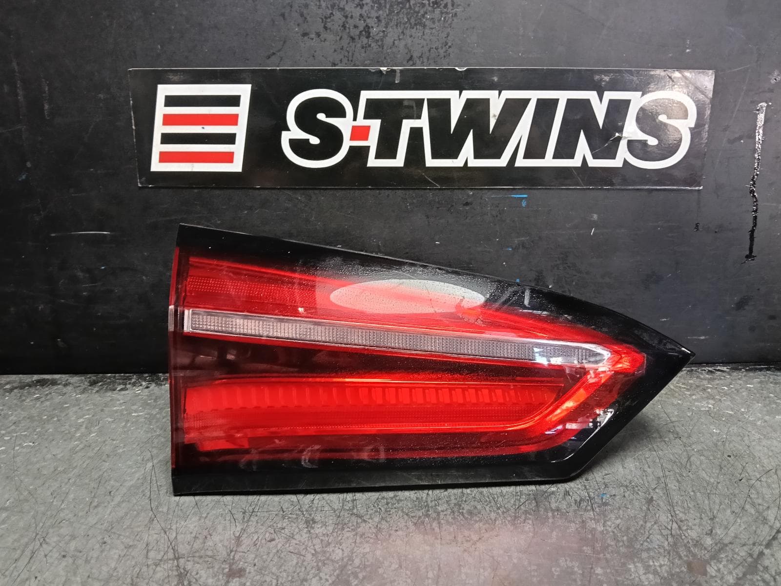 Used auto part listing image: 2023 MG HS REAR GARNISH TAILGATE LAMP (LH SIDE), W/ SEQUENTIAL TYPE, SAS23, 09/19-12/24 0000421855