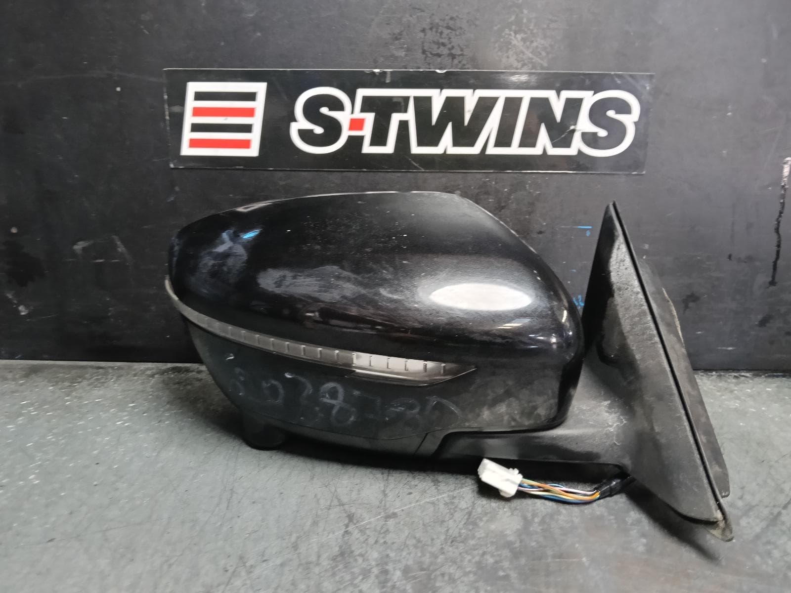 Used auto part listing image: 2016 NISSAN XTRAIL RIGHT DOOR MIRROR T32, TL/Ti/ST-L, W/ CAMERA TYPE, 02/14-07/22 0000421860