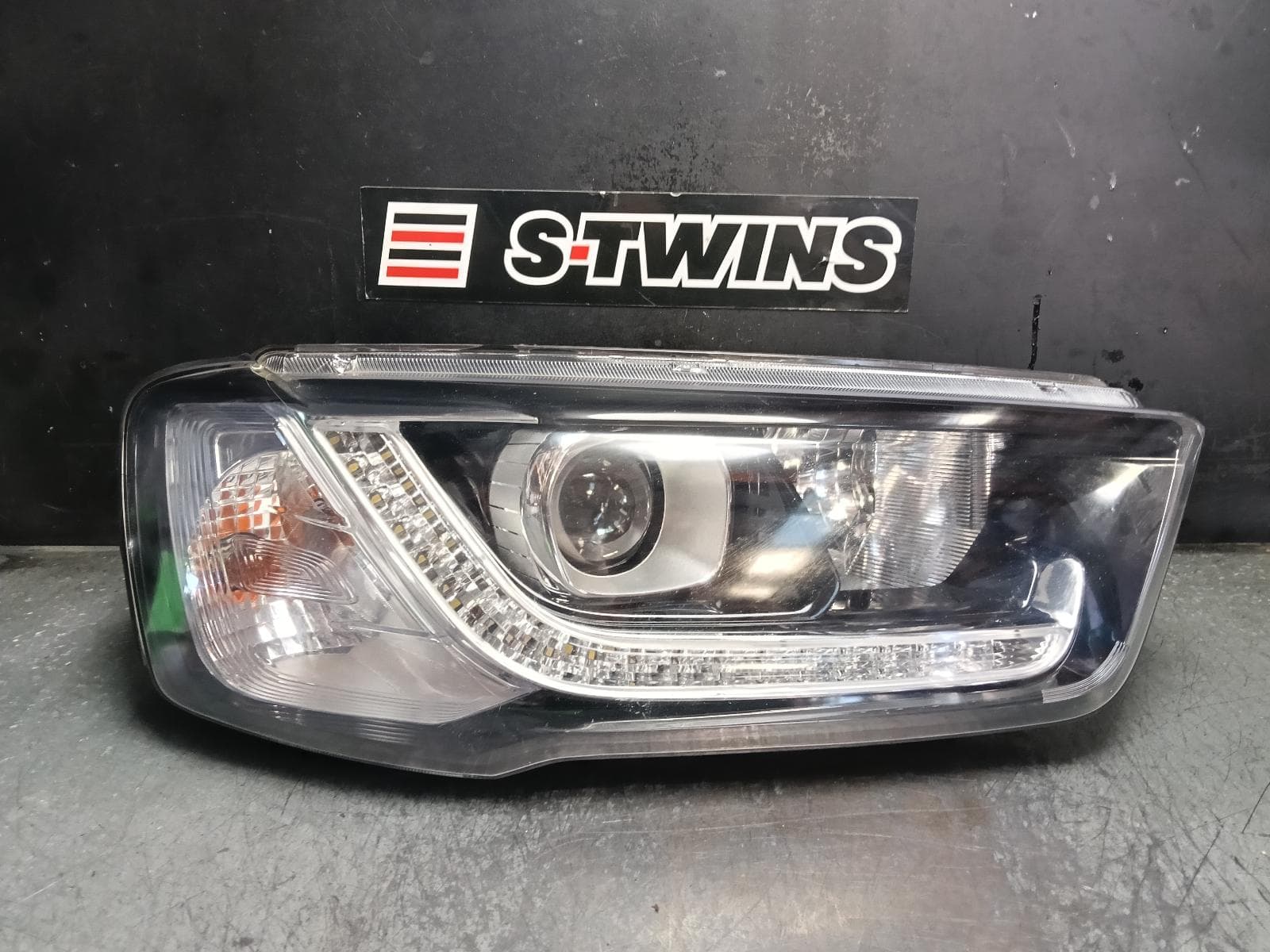 Used auto part listing image: 2016 HOLDEN CAPTIVA RIGHT HEADLAMP CG, LED TYPE, 10/15-06/18 0000396713
