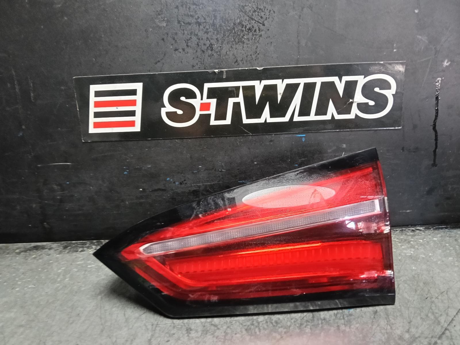 Used auto part listing image: 2023 MG HS REAR GARNISH TAILGATE LAMP (RH SIDE), W/ SEQUENTIAL TYPE, SAS23, 09/19-12/24 0000421854