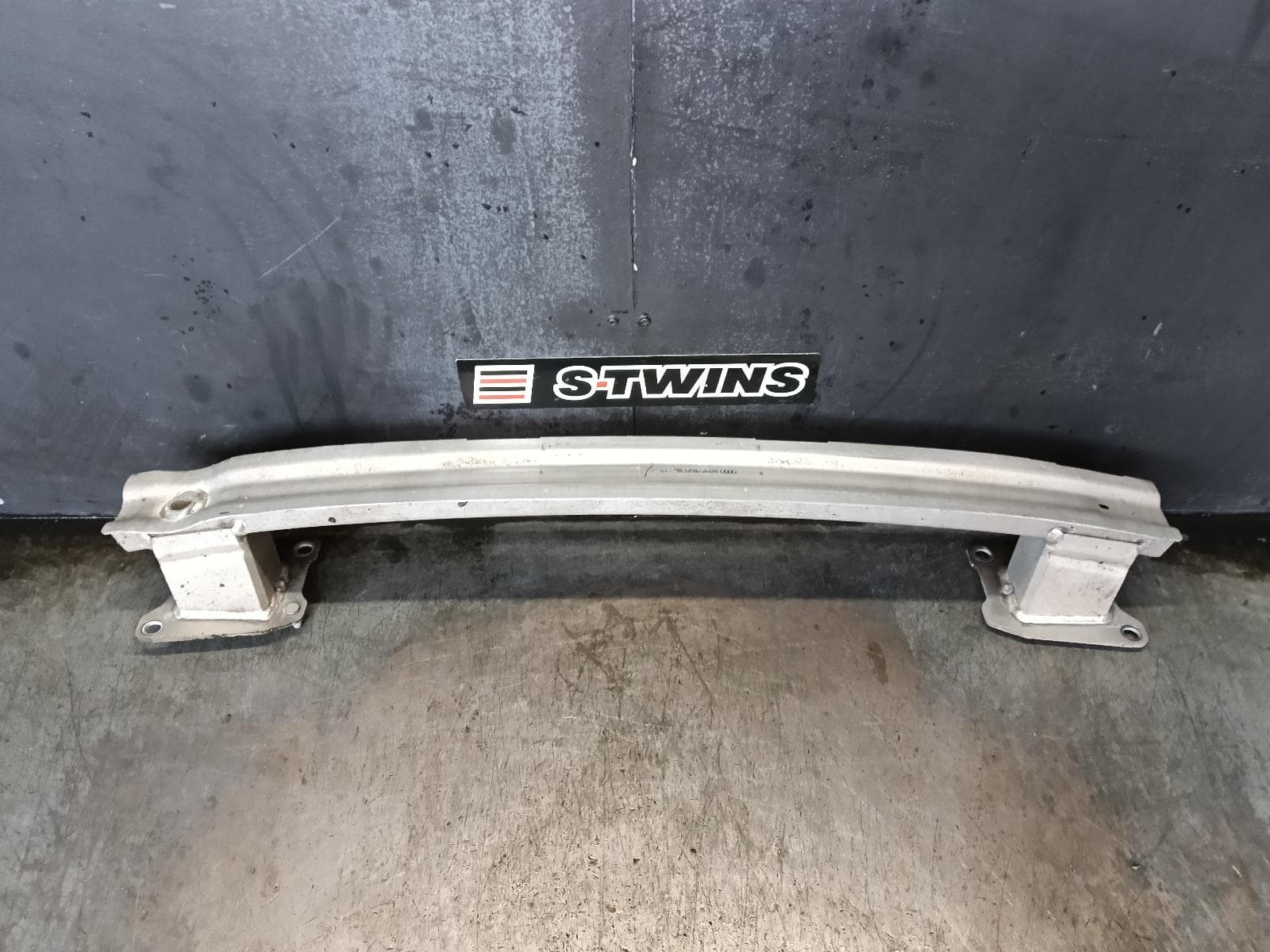 Used auto part listing image: 2017 AUDI A4 R BAR BRACKET REINFO REINFORCEMENT, B9 8W, 10/15- 0000379772