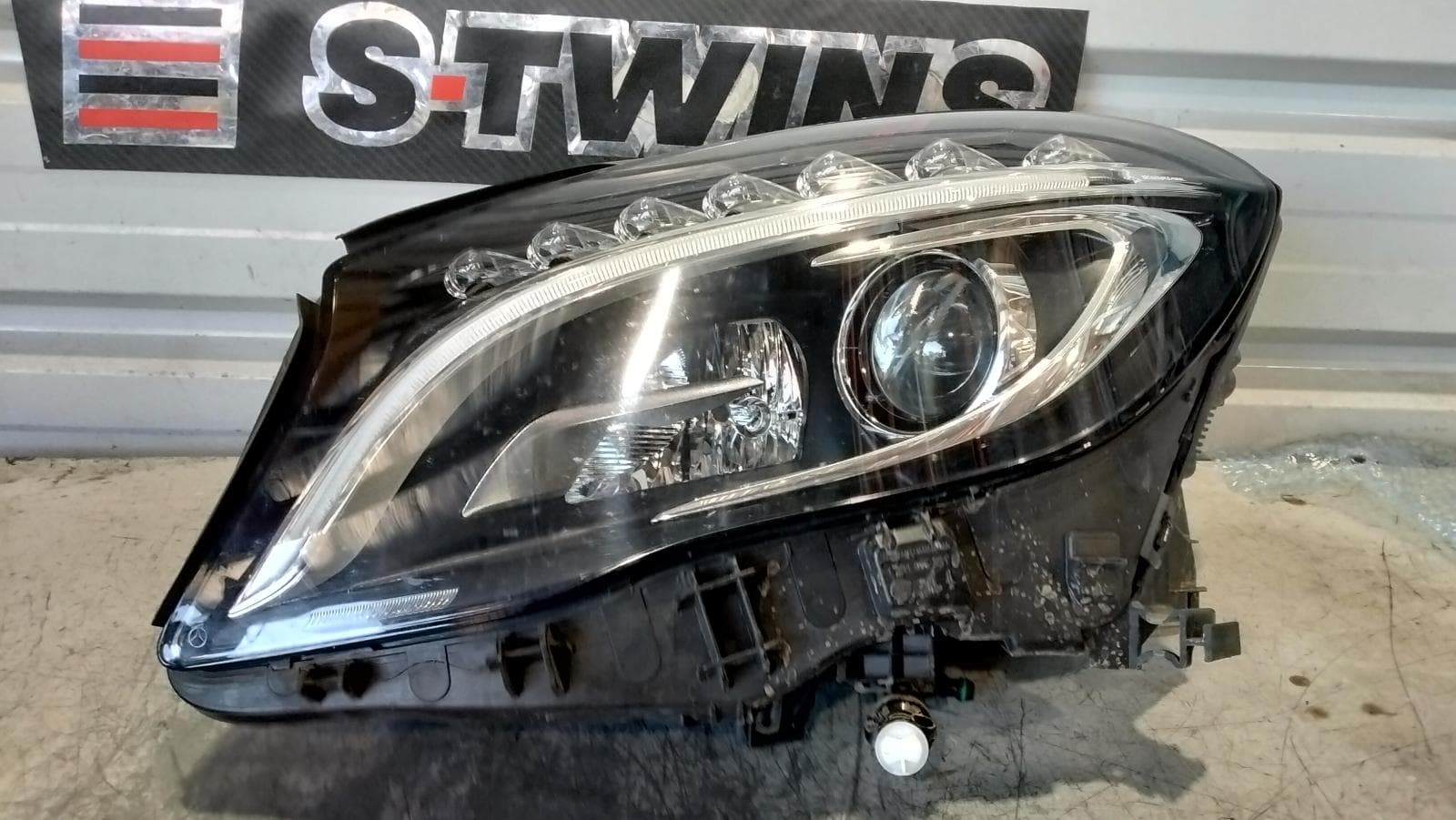 Used auto part listing image: 2015 MERCEDES GLA CLASS LEFT HEADLAMP X156, XENON, W/ INTELLIGENT LIGHT SYSTEM TYPE, 04/14-02/17 0000415028