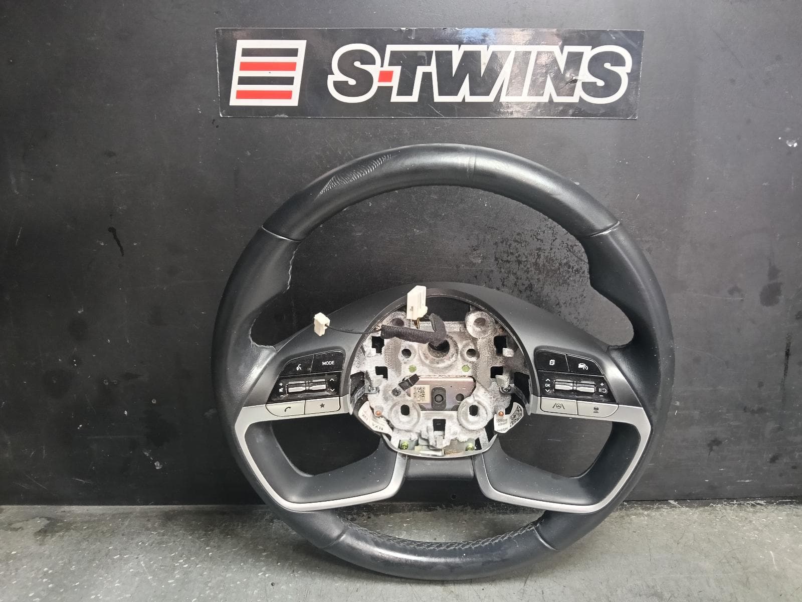 Used auto part listing image: 2022 HYUNDAI TUCSON STEERING WHEEL NX4, LEATHER, NON N LINE, 02/21-01/24 0000427148