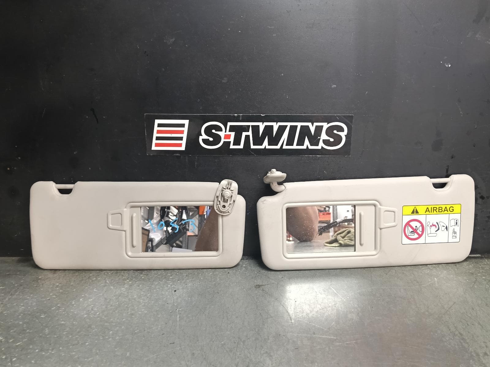 Used auto part listing image: 2022 HYUNDAI TUCSON SUNVISOR NX4, PAIR, GREY, 02/21-01/24 0000427147