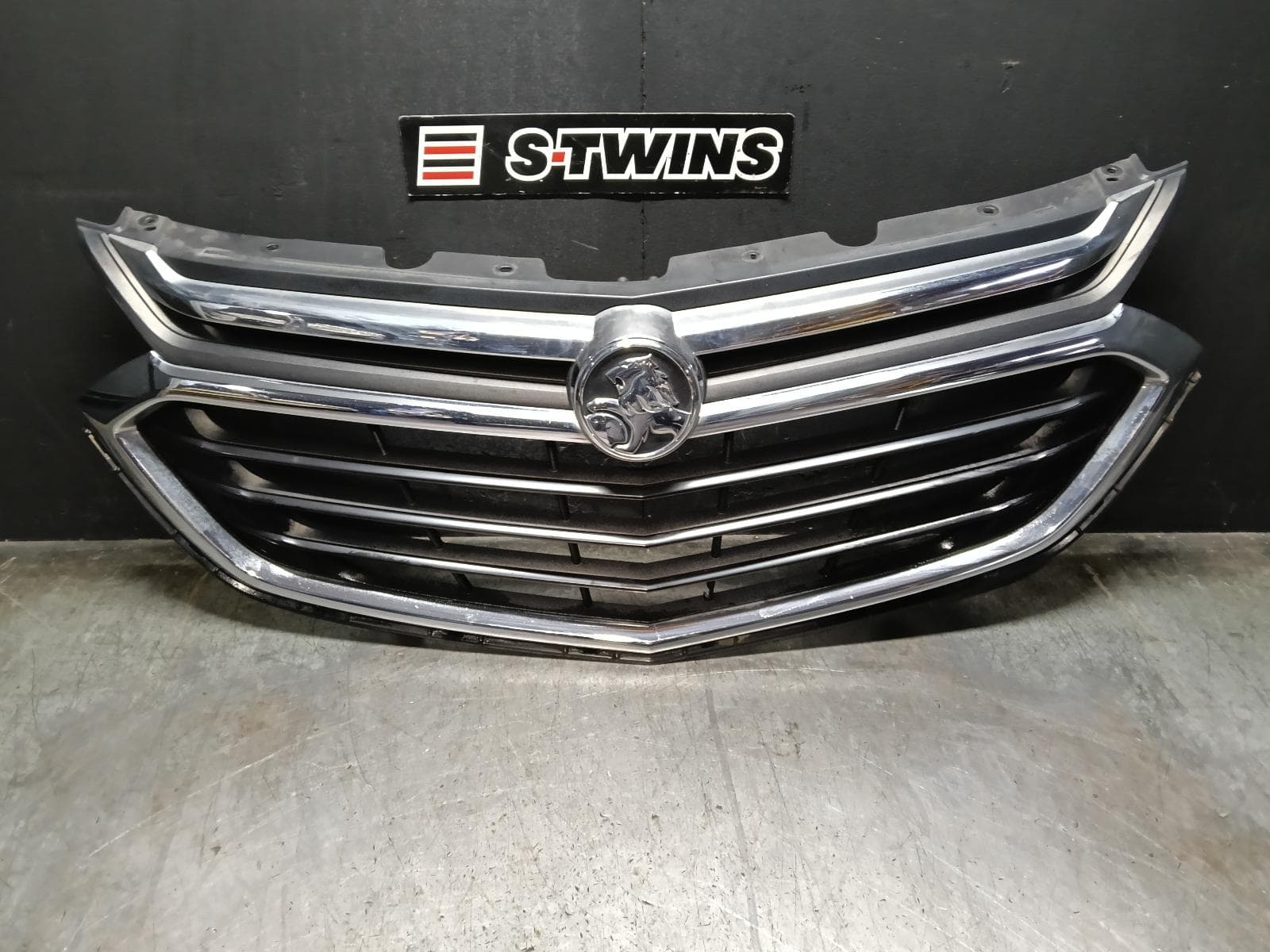 Used auto part listing image: 2019 HOLDEN EQUINOX GRILLE RADIATOR GRILLE, EQ, 09/17-12/20 0000418276