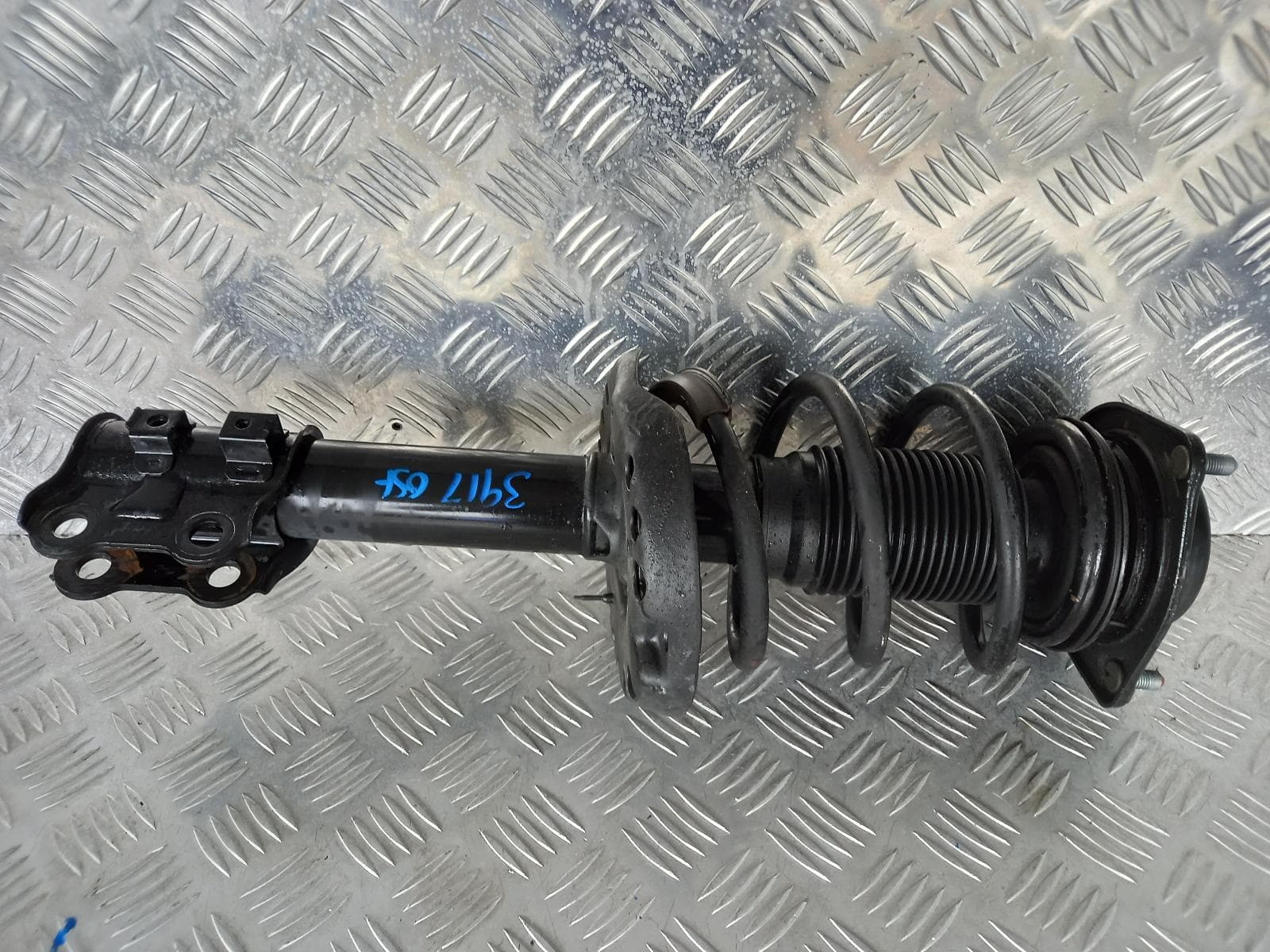 Used auto part listing image: 2015 HYUNDAI VELOSTER RIGHT FRONT STRUT FS, TURBO, 07/12-04/15 0000141467