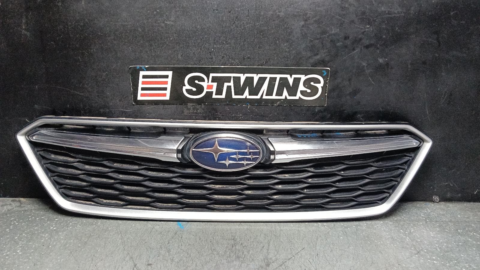 Used auto part listing image: 2018 SUBARU IMPREZA GRILLE G5, RADIATOR GRILLE, 09/16-02/20 0000402606