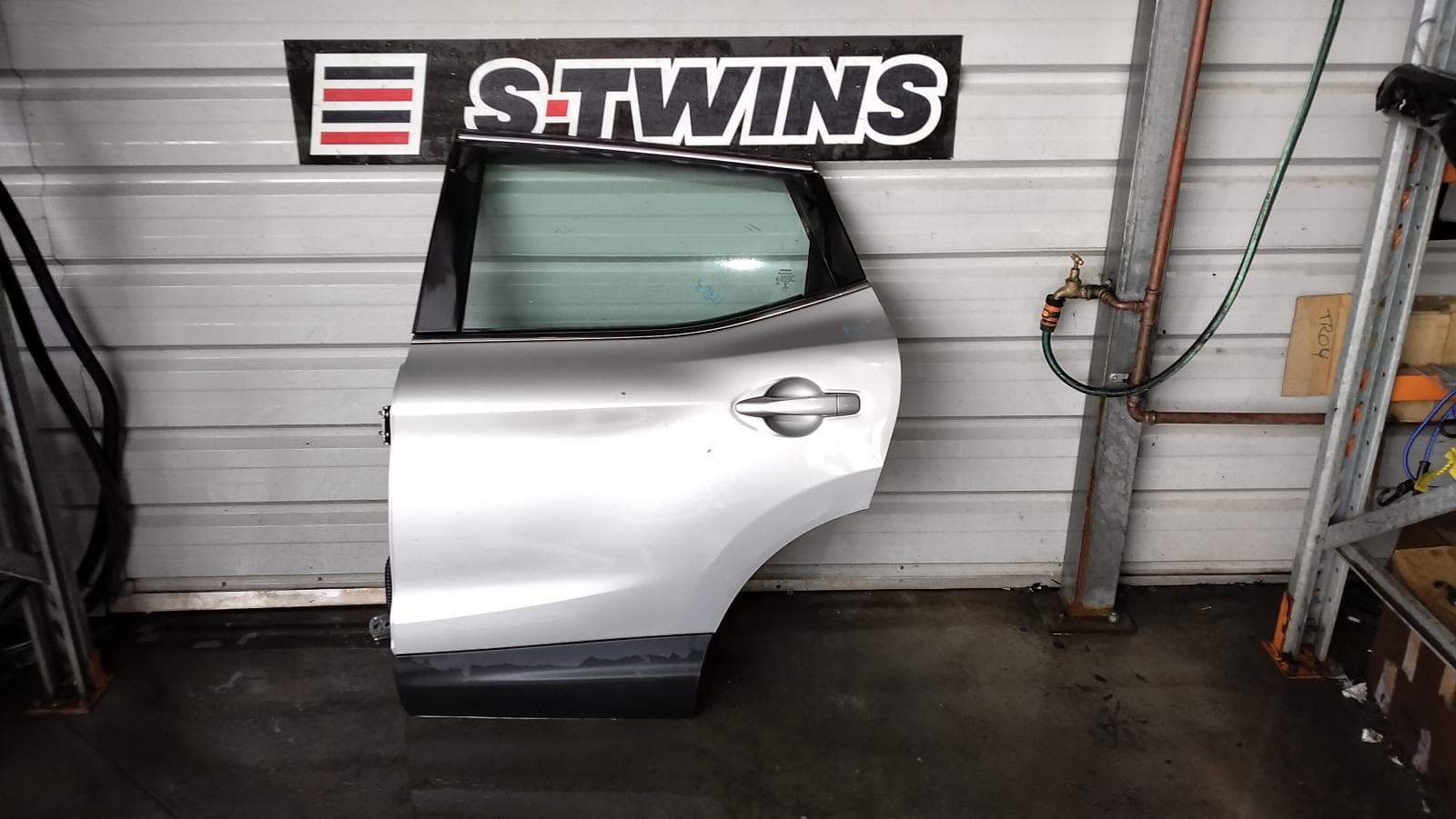 Used auto part listing image: 2014 NISSAN QASHQAI LEFT REAR DOOR SLIDING J11, 12/13-07/21 0000425949