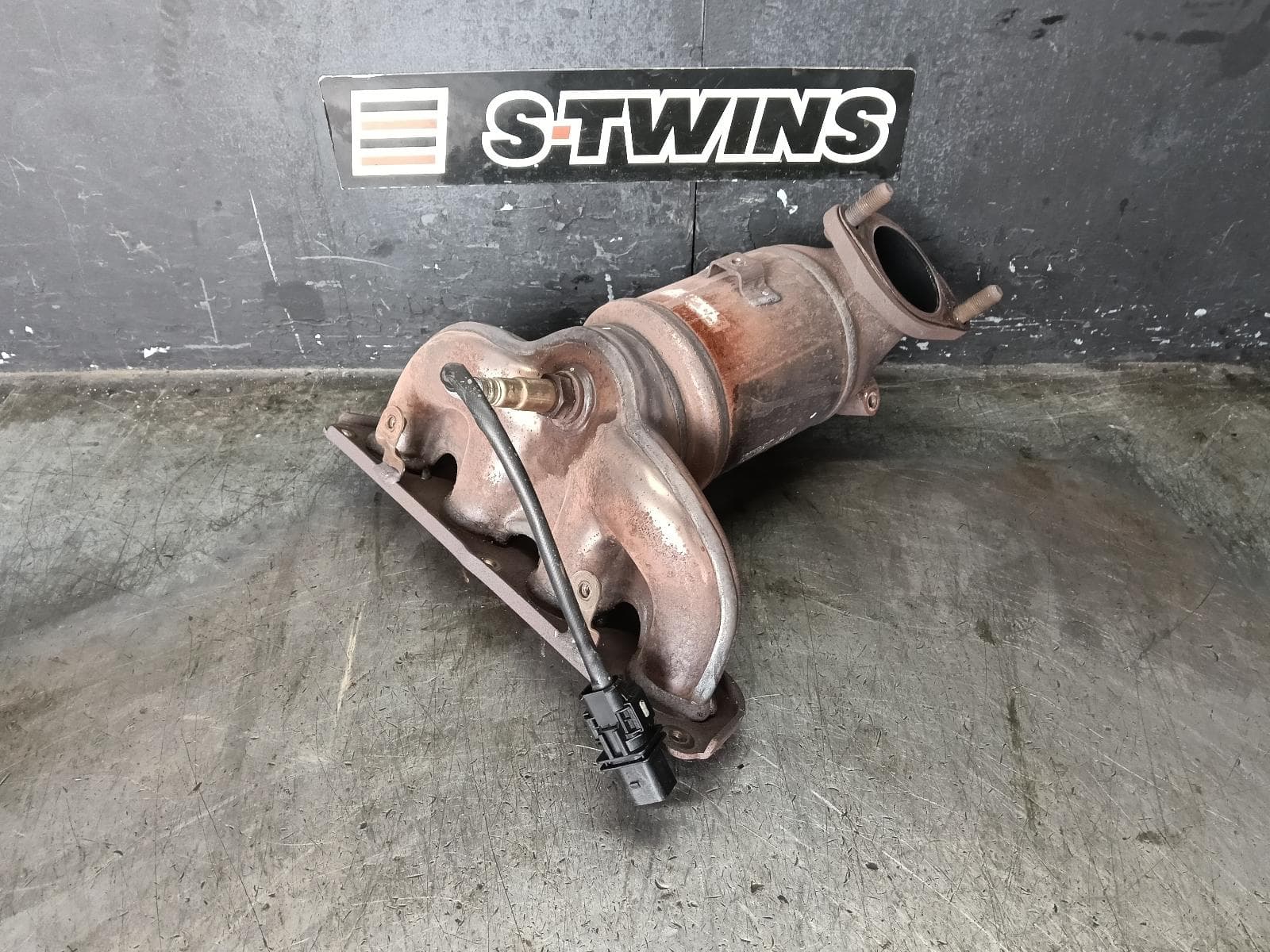 Used auto part listing image: 2022 HYUNDAI I30 CATALYTIC CONVERTER MANIFOLD-CAT TYPE, 2.0, G4NC, PETROL, PD, HATCH (S. KOREA VIN KMHH), 03/17-12/23