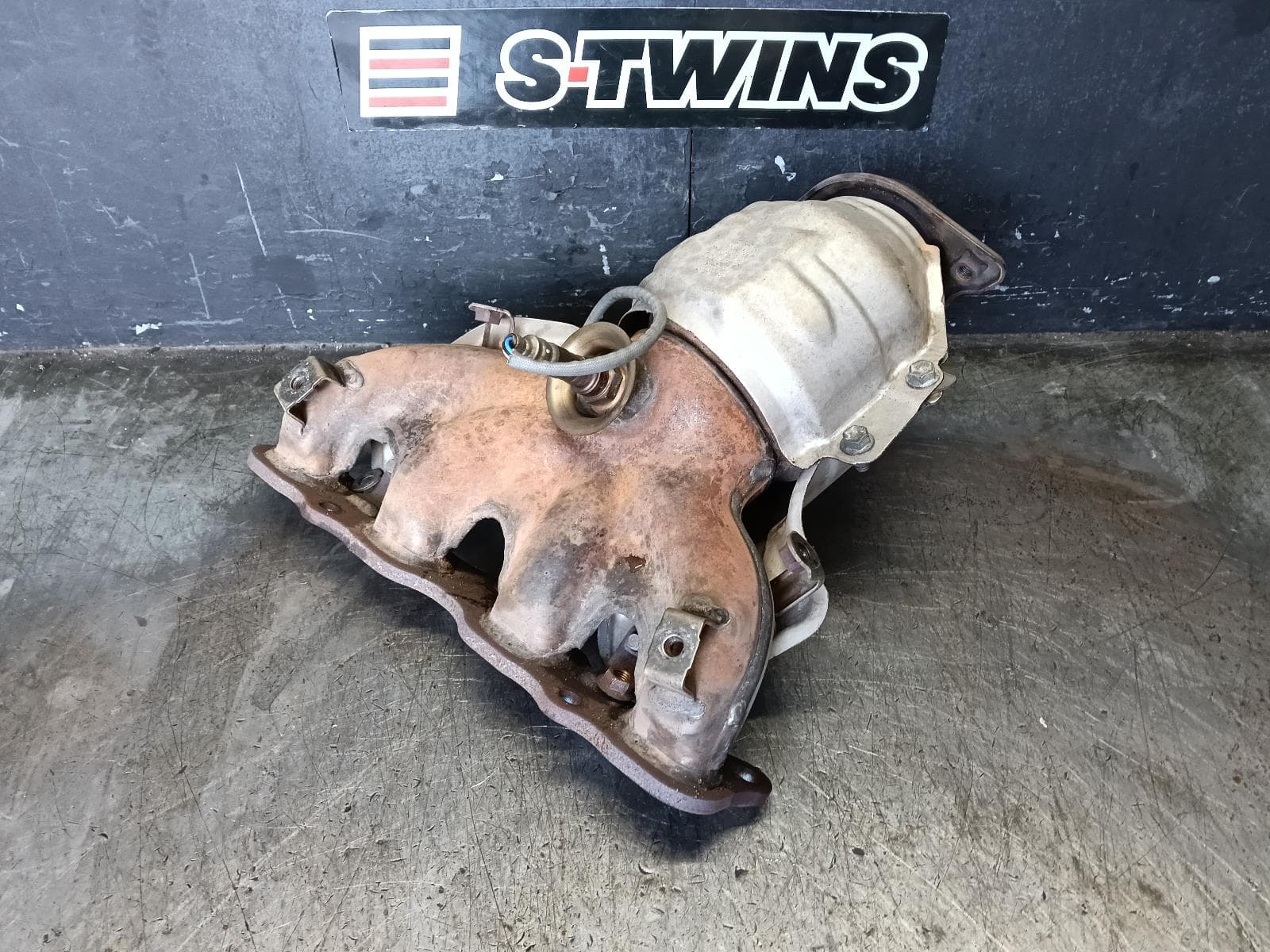 Used auto part listing image: 2016 MITSUBISHI OUTLANDER CATALYTIC CONVERTER MANIFOLD-CAT TYPE, 2.0, PETROL, ZJ-ZL, 10/12-07/21