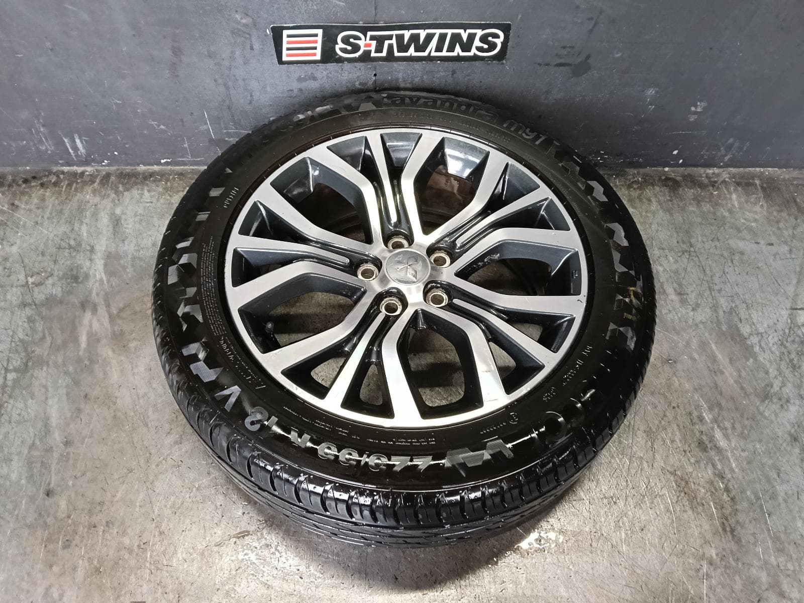 Used auto part listing image: 2016 MITSUBISHI OUTLANDER WHEEL MAG FACTORY, 18X7IN, W/ DARK ACCENTS, ZK, 01/15-03/18