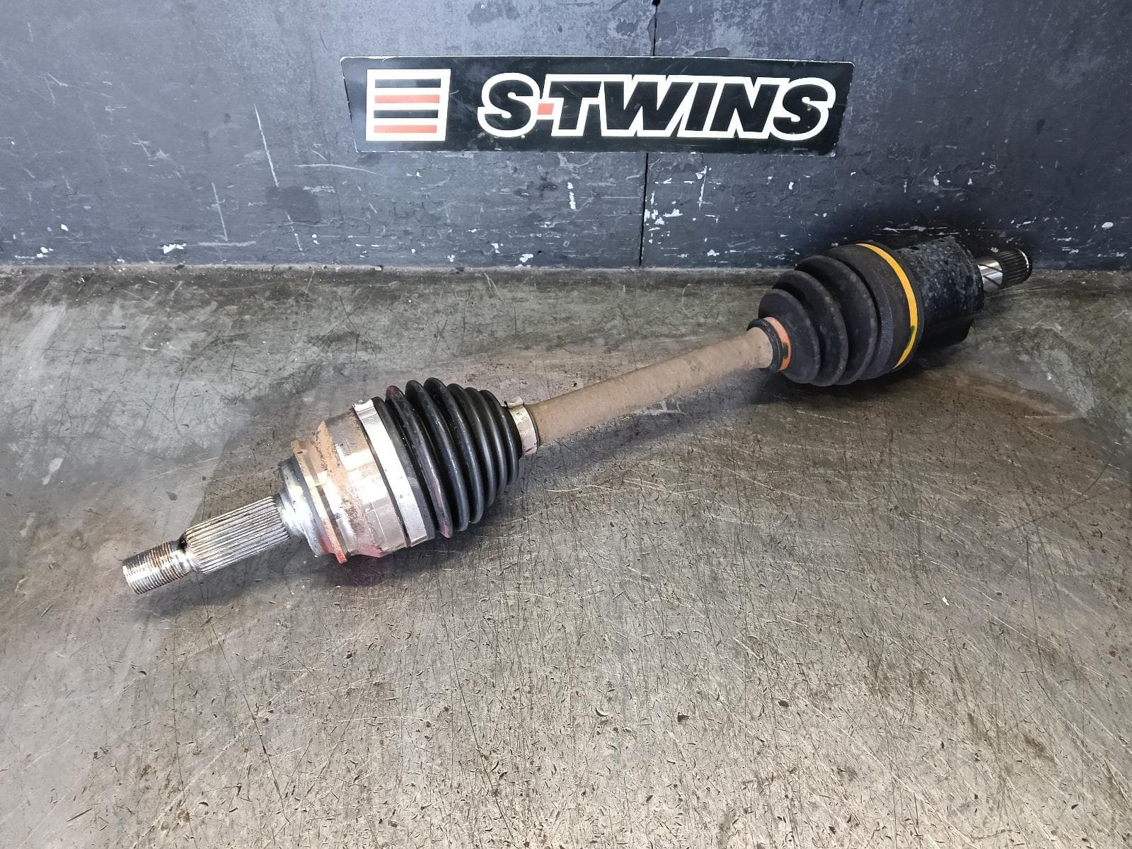 Used auto part listing image: 2016 MITSUBISHI OUTLANDER LEFT DRIVESHAFT FRONT, FWD, PETROL, 2.4, ZJ-ZL, 11/12-07/21