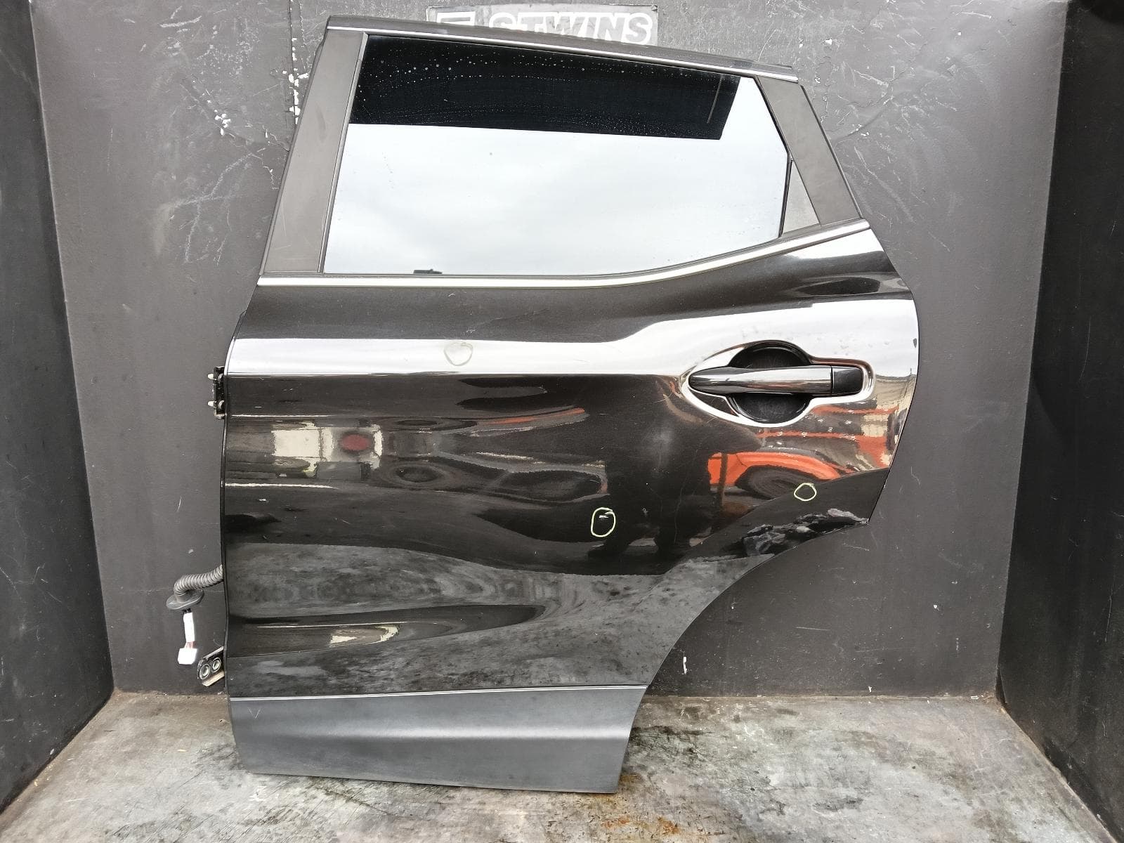 Used auto part listing image: 2015 NISSAN QASHQAI LEFT REAR DOOR SLIDING J11, 12/13-07/21