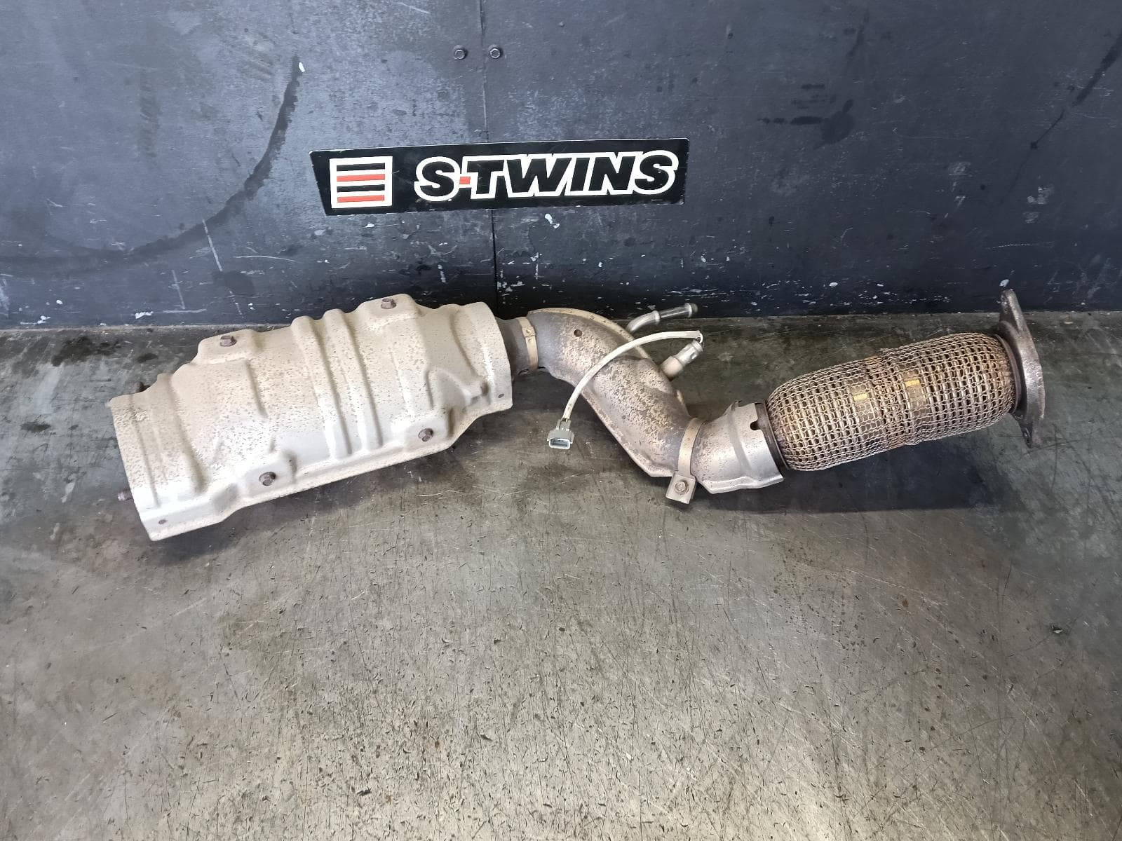 Used auto part listing image: 2015 NISSAN QASHQAI CATALYTIC CONVERTER UNDER CAR, 2.0, PETROL, J11, 12/13-07/21