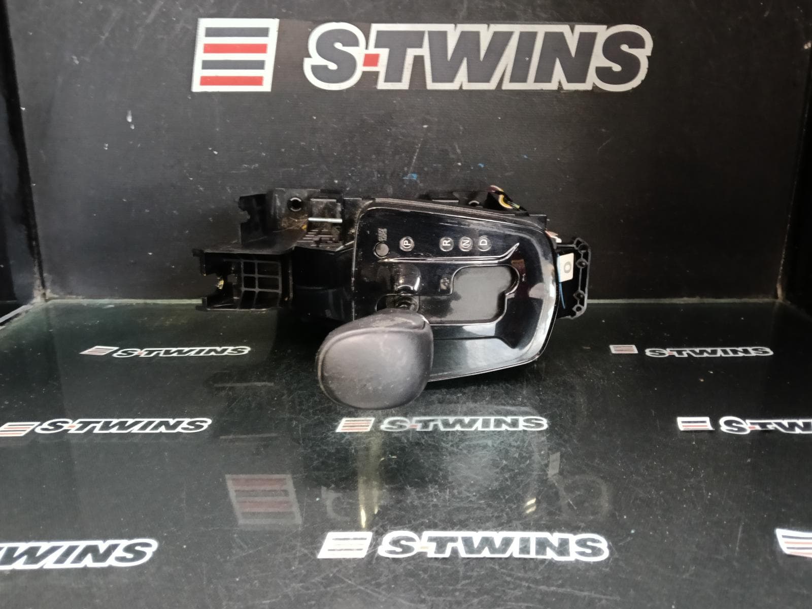 Used auto part listing image: 2015 NISSAN QASHQAI GEAR STICK SHIFTER AUTO, J11, 12/13-06/17