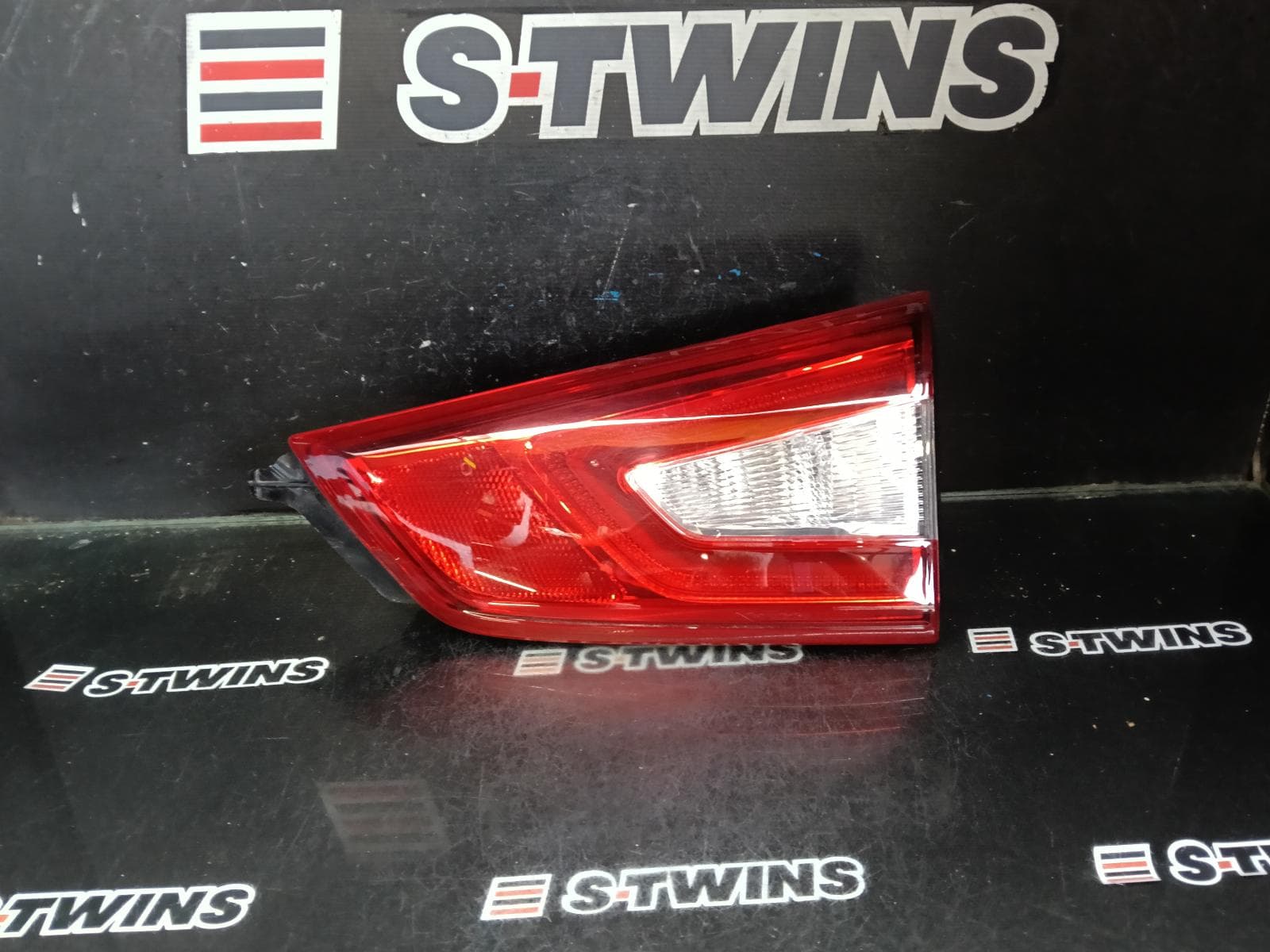 Used auto part listing image: 2015 NISSAN QASHQAI REAR GARNISH TAILGATE LAMP (RH SIDE), J11, 12/13-06/17