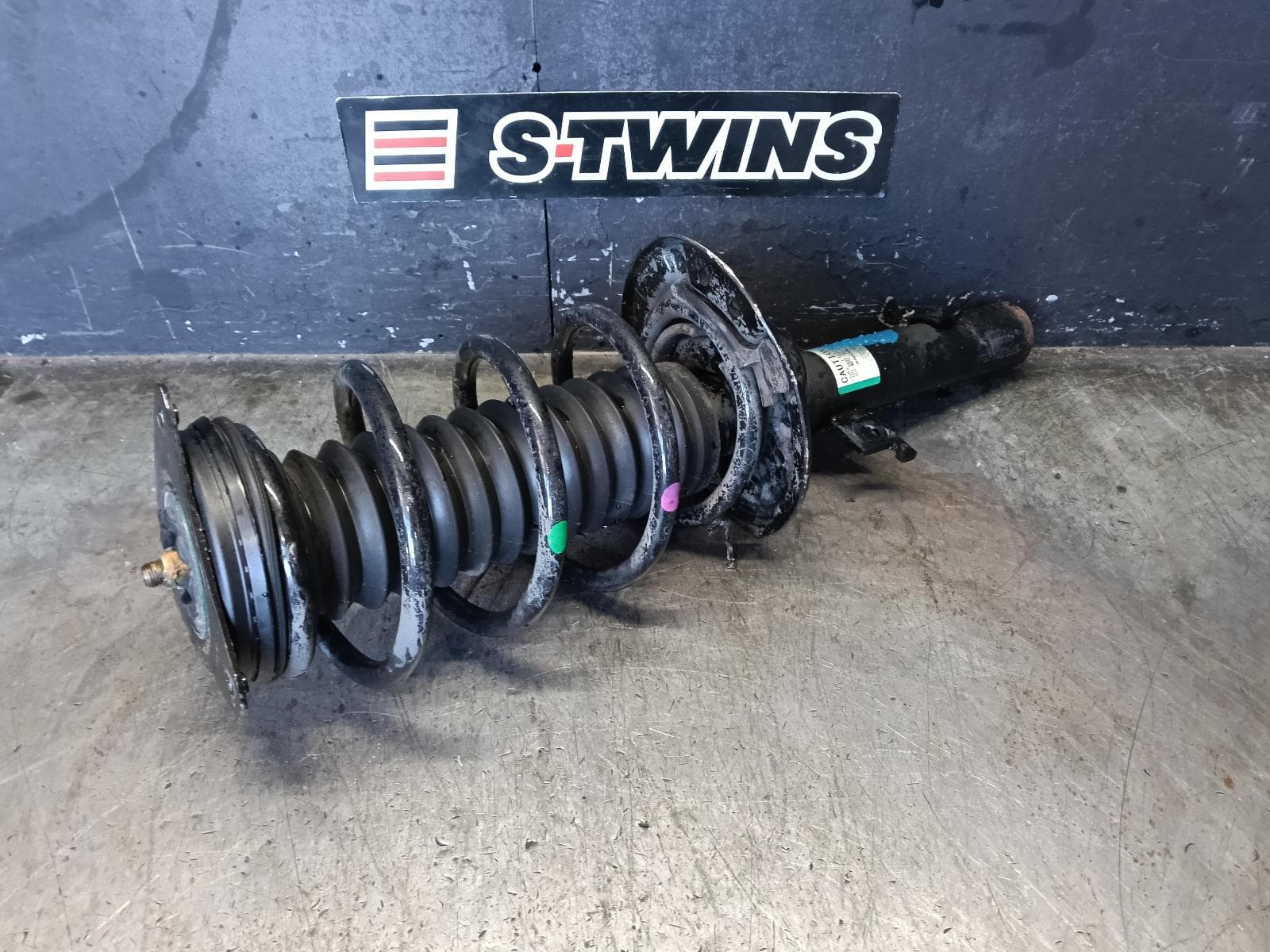 Used auto part listing image: 2015 NISSAN QASHQAI RIGHT FRONT STRUT J11, 12/13-07/21
