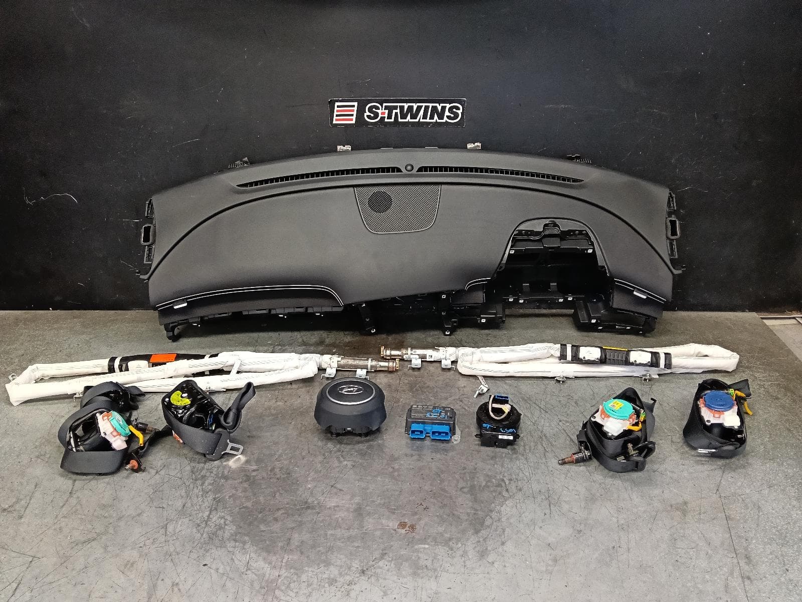 Used auto part listing image: 2022 HYUNDAI TUCSON AIRBAG ASSEMBLY DUAL AIRBAG ASSY, NX4, 02/21- 0000424528