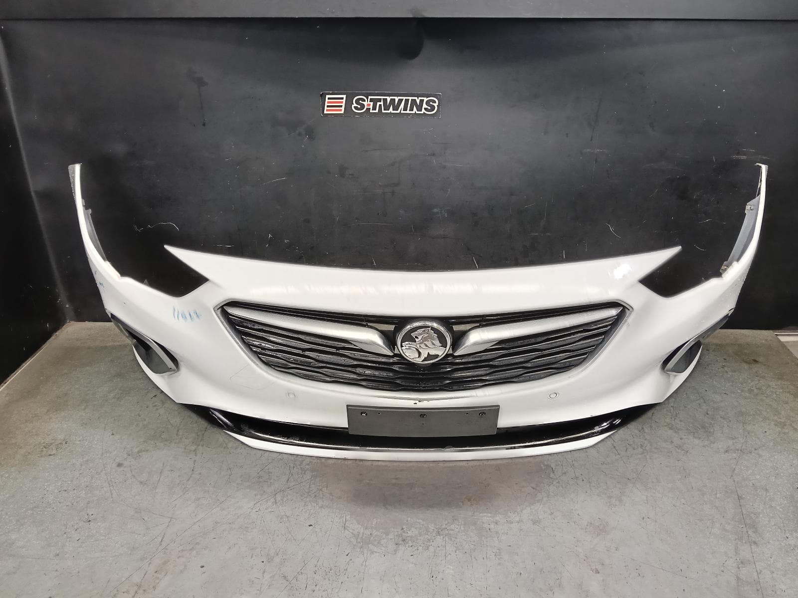 Used auto part listing image: 2018 HOLDEN COMMODORE FRONT BUMPER ZB, BUMPER BAR, RS/RS-V/VXR, 10/17-12/20