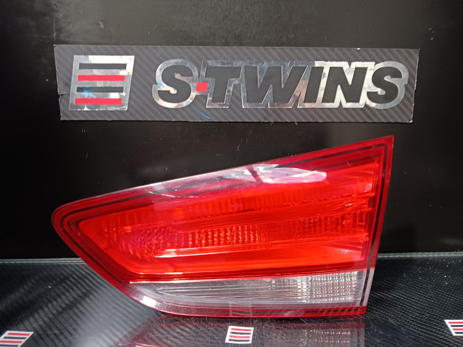 Used auto part listing image: 2018 HYUNDAI I30 REAR GARNISH PD, TAILGATE LAMP (RH SIDE), W/ HALOGEN TYPE, HATCH (S.KOREA VIN KMHH), GO/ACTIVE/ELITE/SR, 03/17-12/23 0000227606