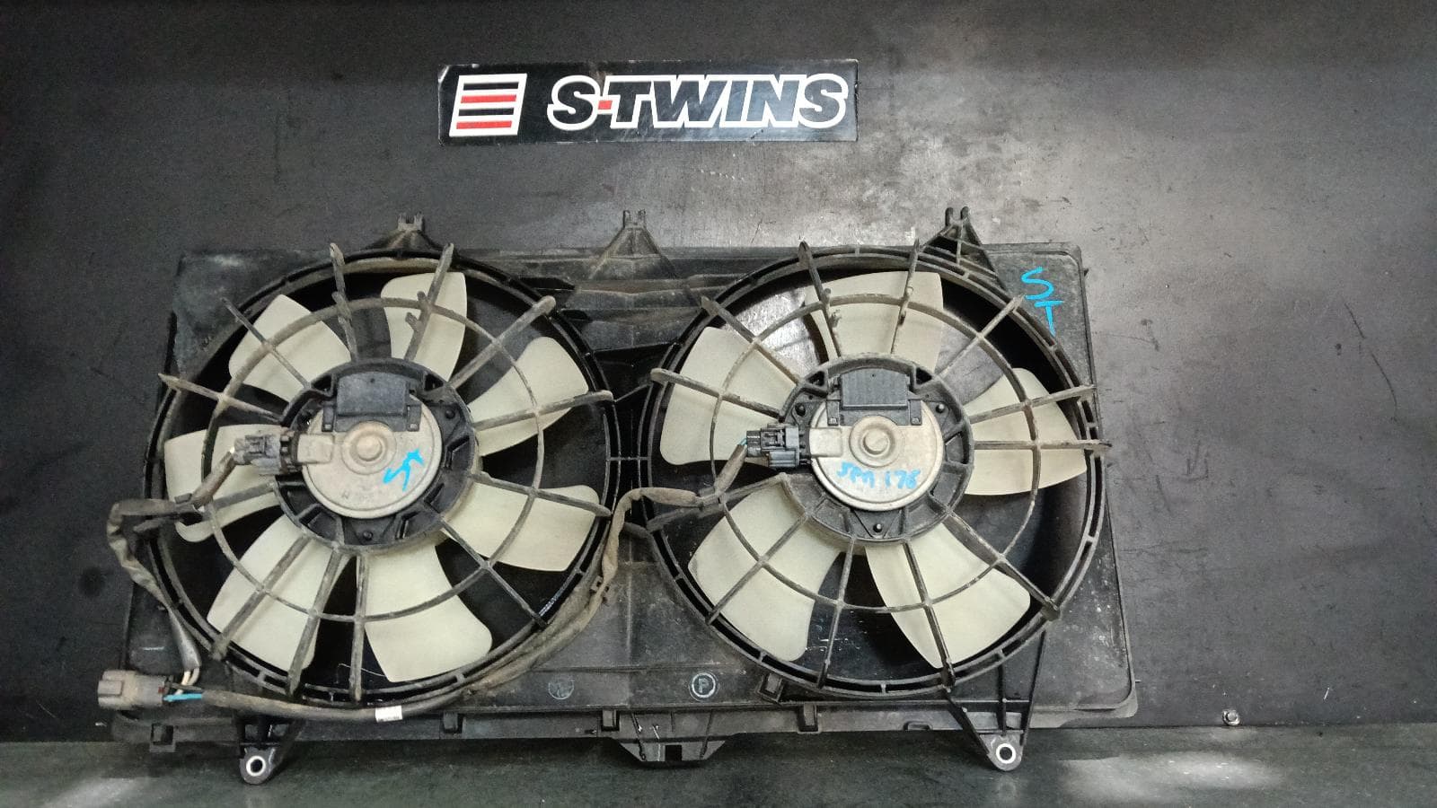 Used auto part listing image: 2012 HOLDEN COMMODORE FAN DUAL FAN ASSY, 6.0/6.2, BOLT IN TYPE, VE, 09/10-05/13 0000402331