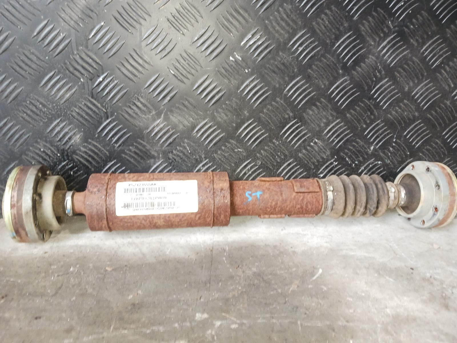Used auto part listing image: 2013 JEEP WRANGLER FRONT PROP SHAFT 3.6, PETROL, AUTO T/M, 2DR, JK, 10/11-07/18 0000250142