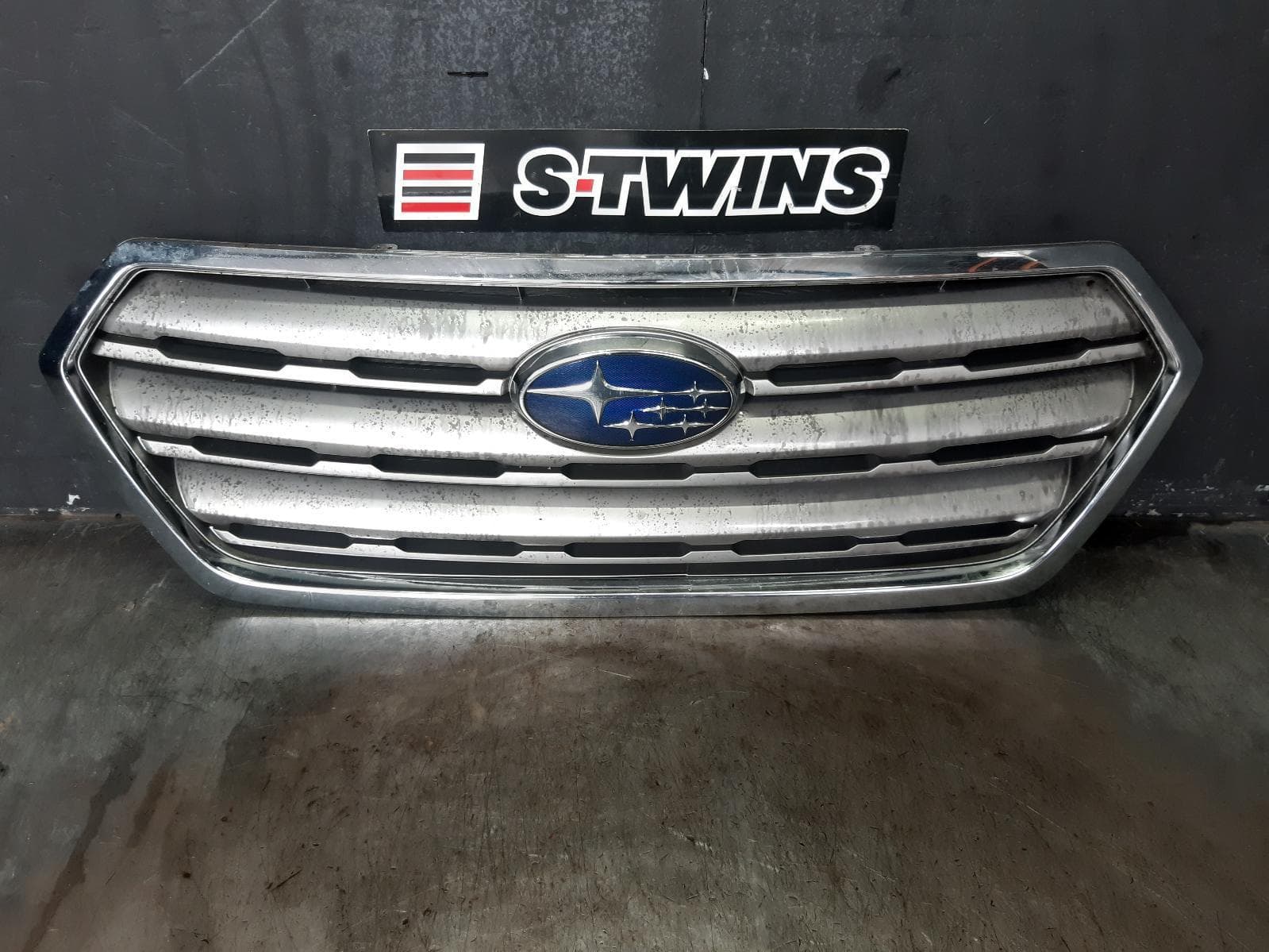 Used auto part listing image: 2016 SUBARU OUTBACK GRILLE RADIATOR GRILLE, 6TH GEN, PETROL, 08/14-12/17 0000377176