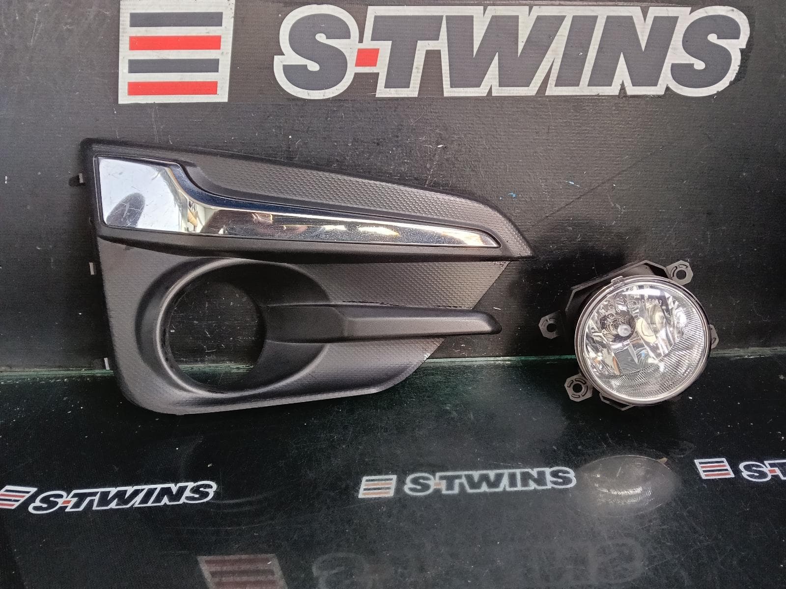 Used auto part listing image: 2018 SUBARU IMPREZA RIGHT INDICATOR FOG SIDE G5,BUMPER FOGLAMP, SINGLE BULB, HALOGEN TYPE, 09/16-09/23 0000414370