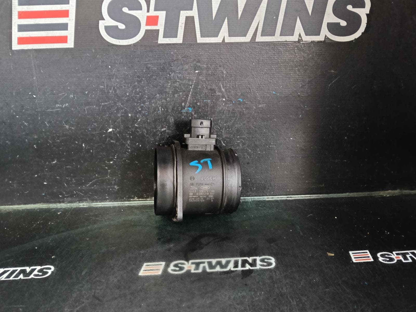 Used auto part listing image: 2020 LAND ROVER DISCOVERY AIR FLOW METER 3.0, DIESEL, TWIN TURBO, LH SIDE, L462, 12/16-12/20 0000427559