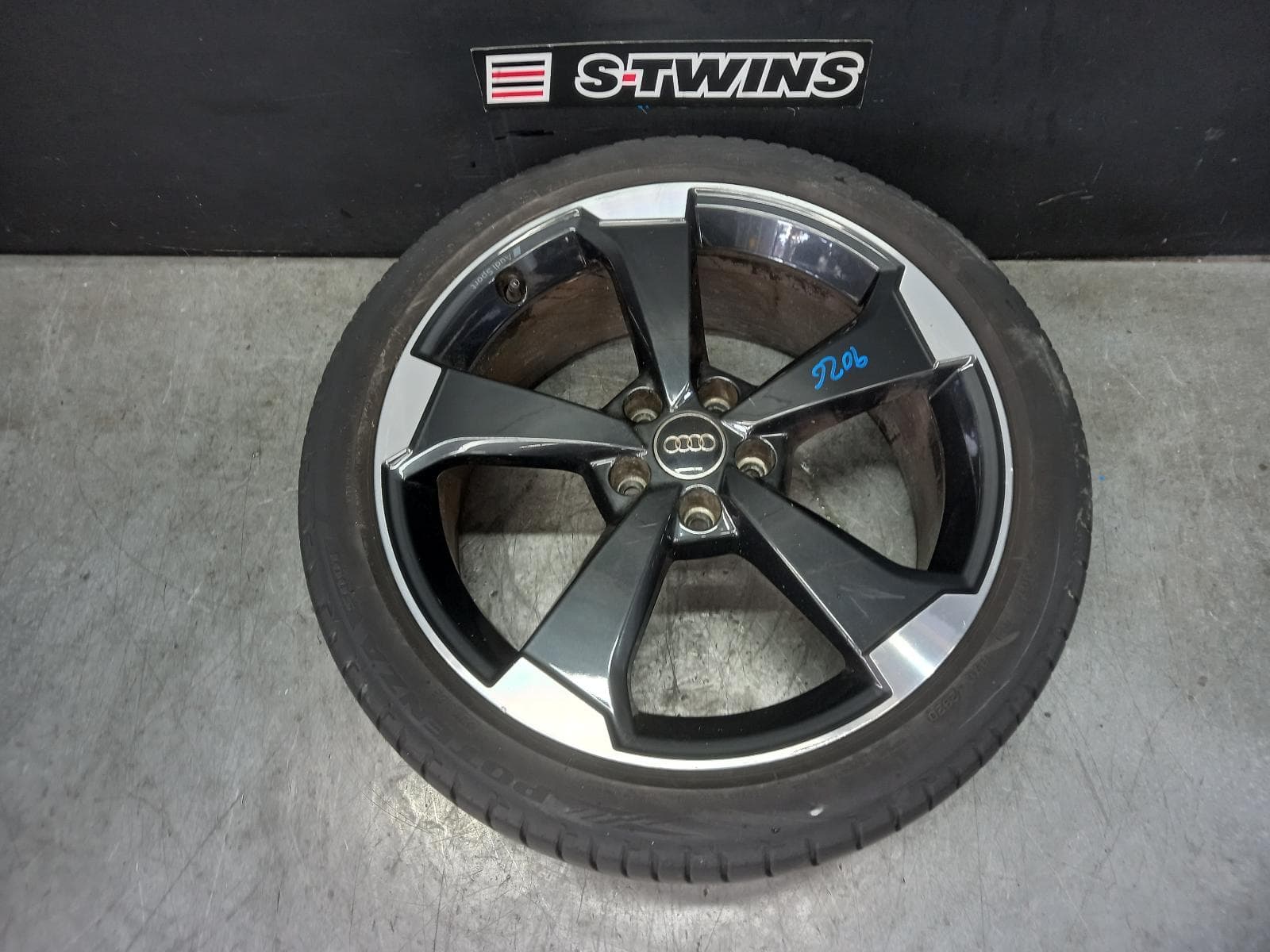 Used auto part listing image: 2019 AUDI Q2 WHEEL MAG FACTORY, 19X8IN, 5 ARM ROTOR DESIGN, GA, 10/16- 0000386233