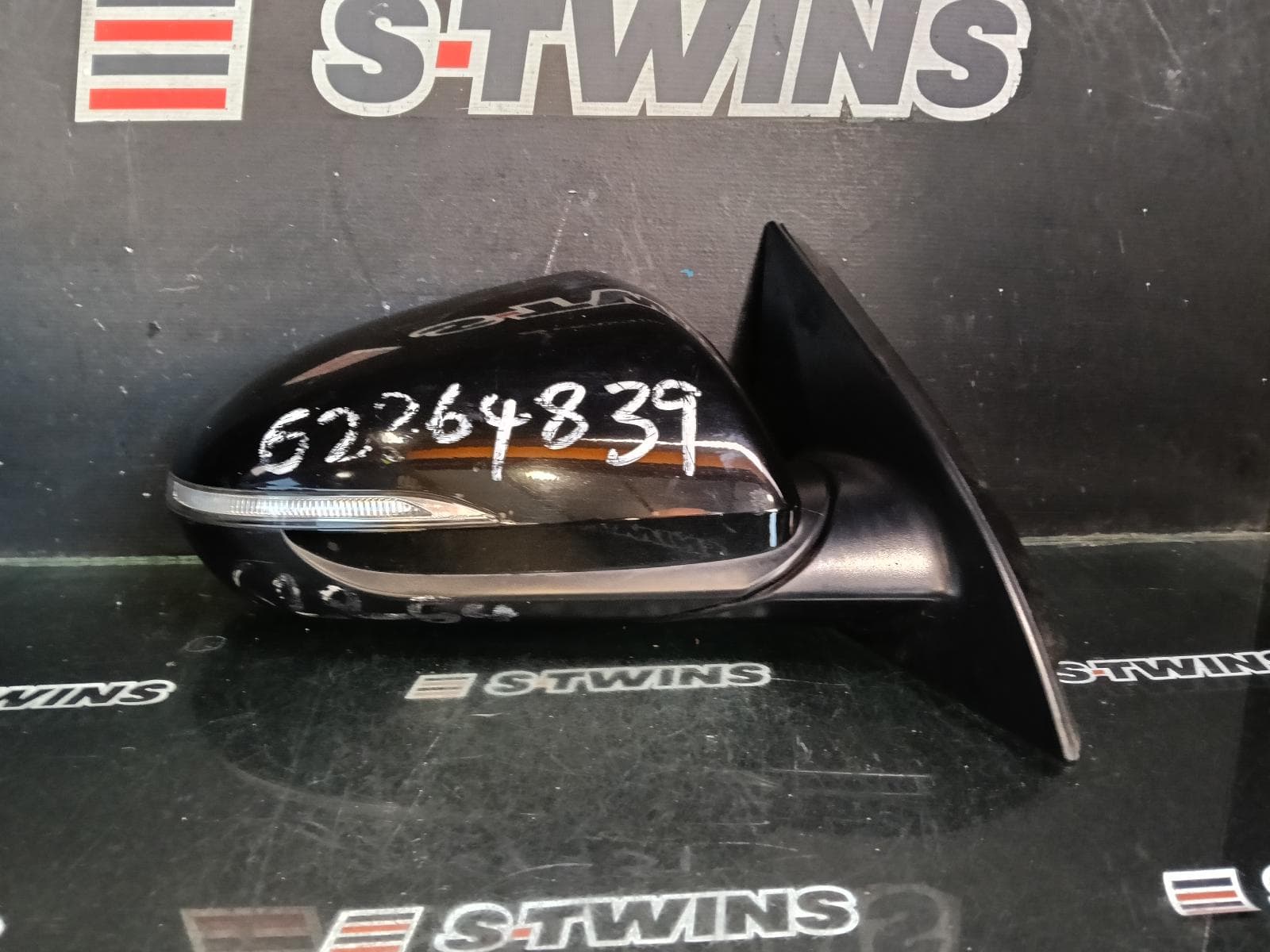 Used auto part listing image: 2020 HYUNDAI I30 RIGHT DOOR MIRROR PD, HATCH (S.KOREA VIN KMHH), W/ POWER FOLD, INDICATOR, NON BLIND SPOT TYPE, 03/17-12/23 0000398924