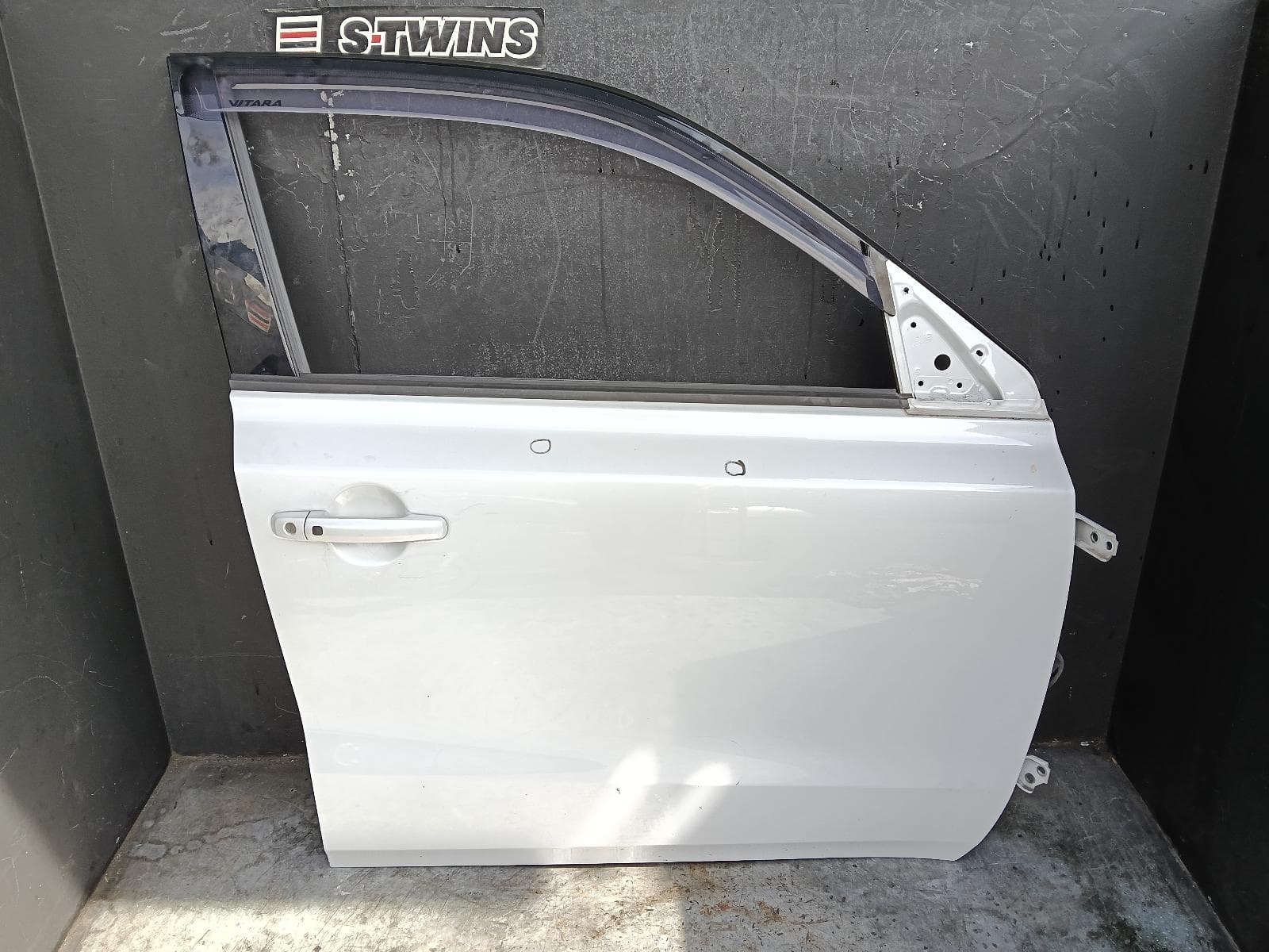 Used auto part listing image: 2016 SUZUKI VITARA RIGHT FRONT DOOR VITARA, LY (VIN TSM), 06/15