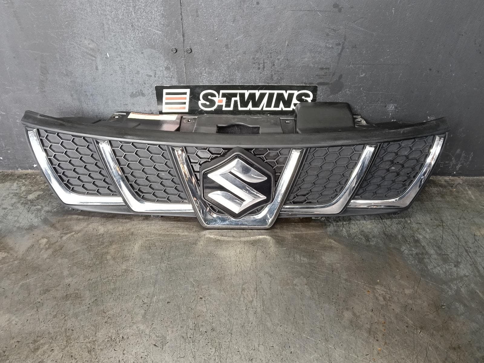 Used auto part listing image: 2016 SUZUKI VITARA GRILLE RADIATOR GRILLE, CHROME, S TURBO TYPE, VITARA, LY (VIN TSM), 06/15-09/18