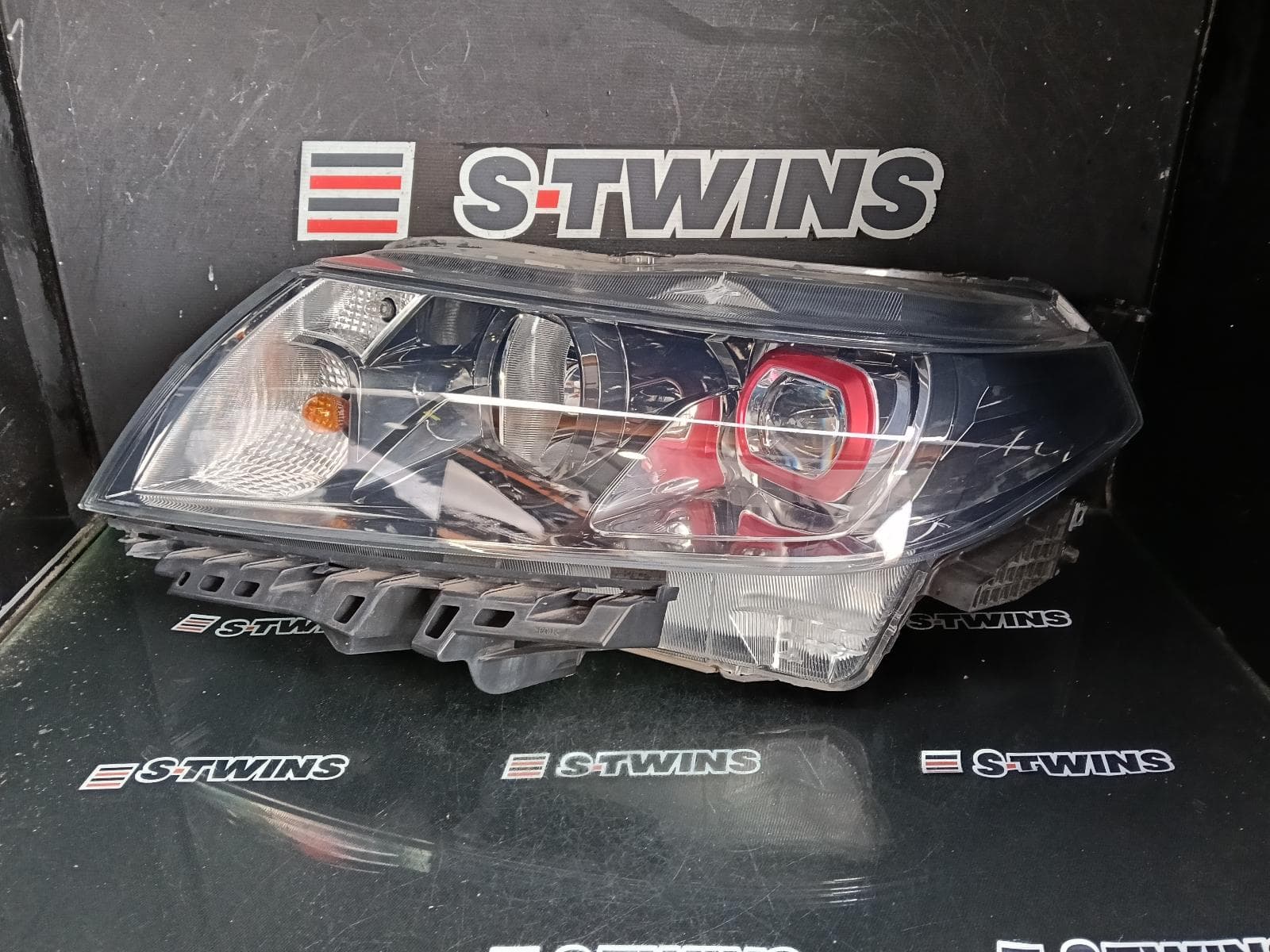 Used auto part listing image: 2016 SUZUKI VITARA LEFT HEADLAMP VITARA, LY (VIN TSM), W/ LED TYPE, RED SURROUND TYPE, 04/16-09/18