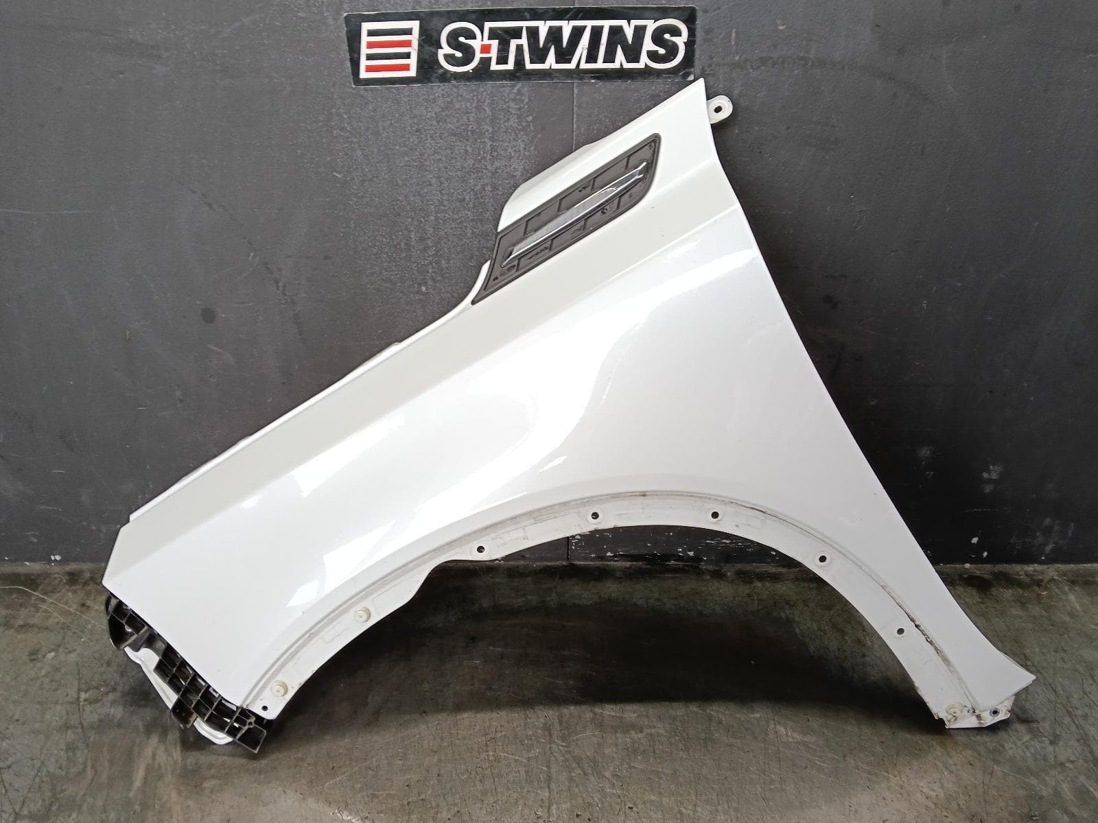Used auto part listing image: 2016 SUZUKI VITARA LEFT GUARD VITARA, LY (VIN TSM), NON INDICATOR TYPE, 06/15