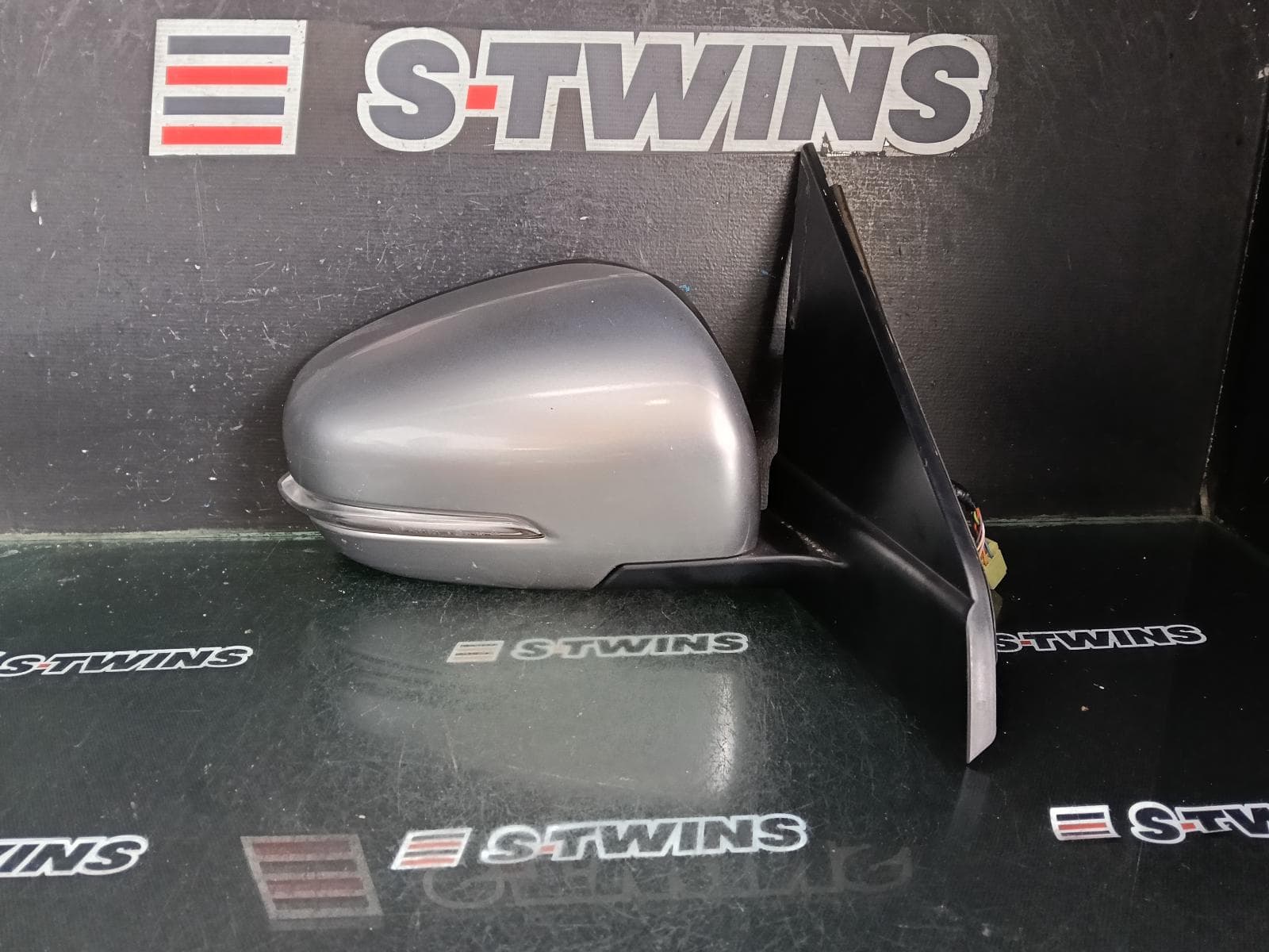 Used auto part listing image: 2016 SUZUKI VITARA RIGHT DOOR MIRROR W/ POWER FOLD, INDICATOR, NON BLIND SPOT TYPE, SILVER, VITARA, LY (VIN TSM), 06/15-09/18