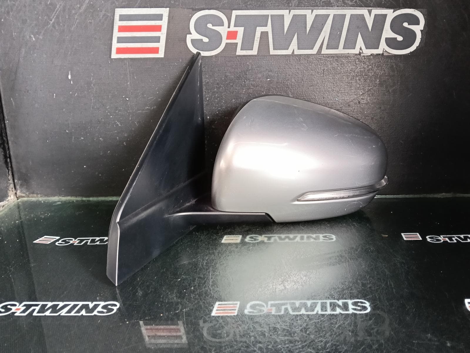 Used auto part listing image: 2016 SUZUKI VITARA LEFT DOOR MIRROR W/ POWER FOLD, INDICATOR, NON BLIND SPOT TYPE, SILVER, VITARA, LY (VIN TSM), 06/15-09/18