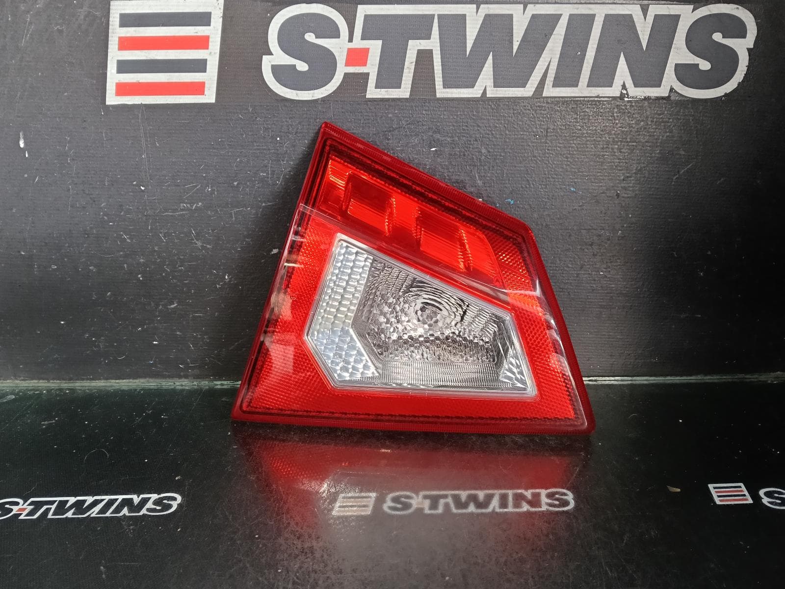 Used auto part listing image: 2016 SUZUKI VITARA REAR GARNISH TAILGATE LAMP (LH SIDE), VITARA, LY (VIN TSM), 06/15-09/18